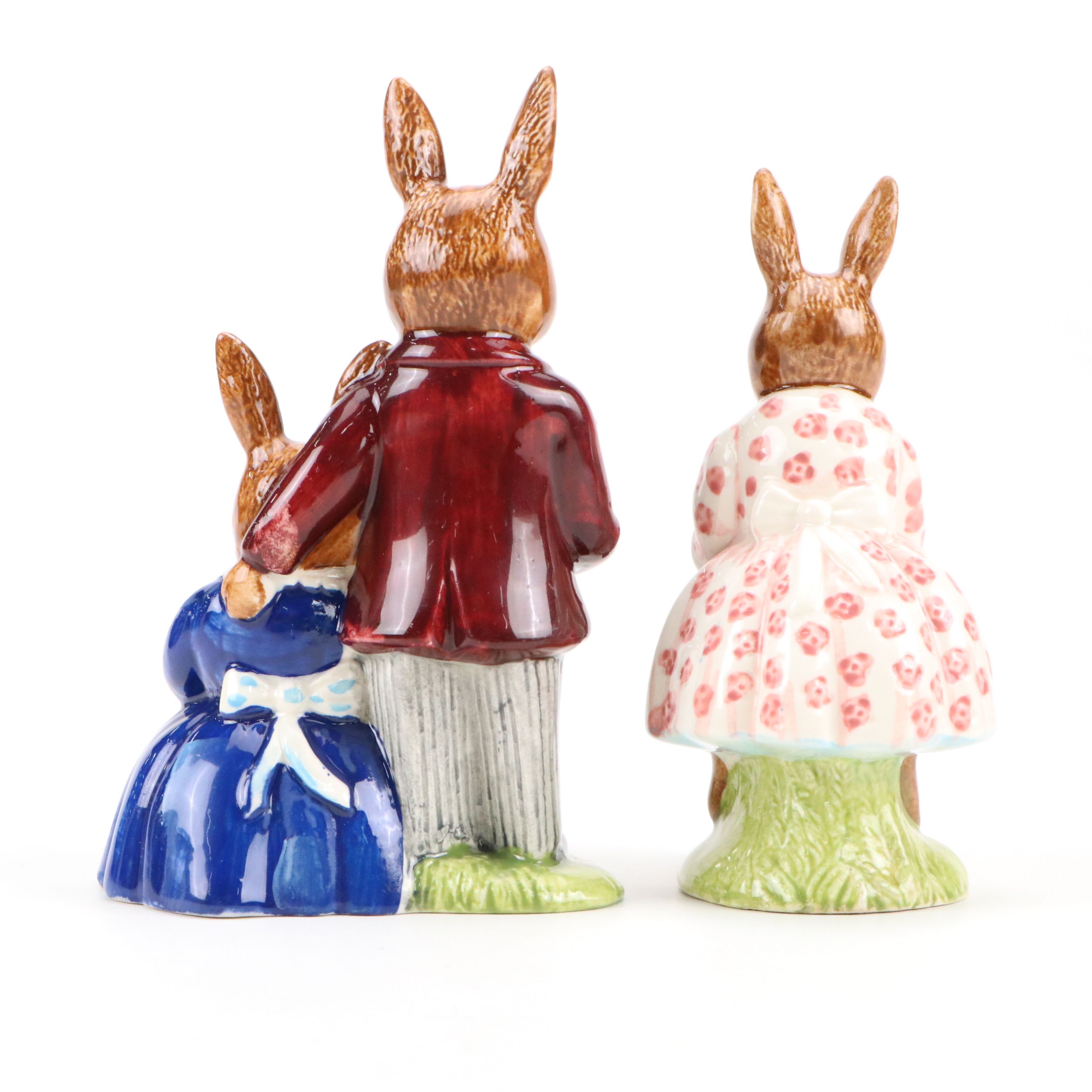 Royal Doulton "Family Photograph" with Bunnykins Figurines with Ceramic Dish