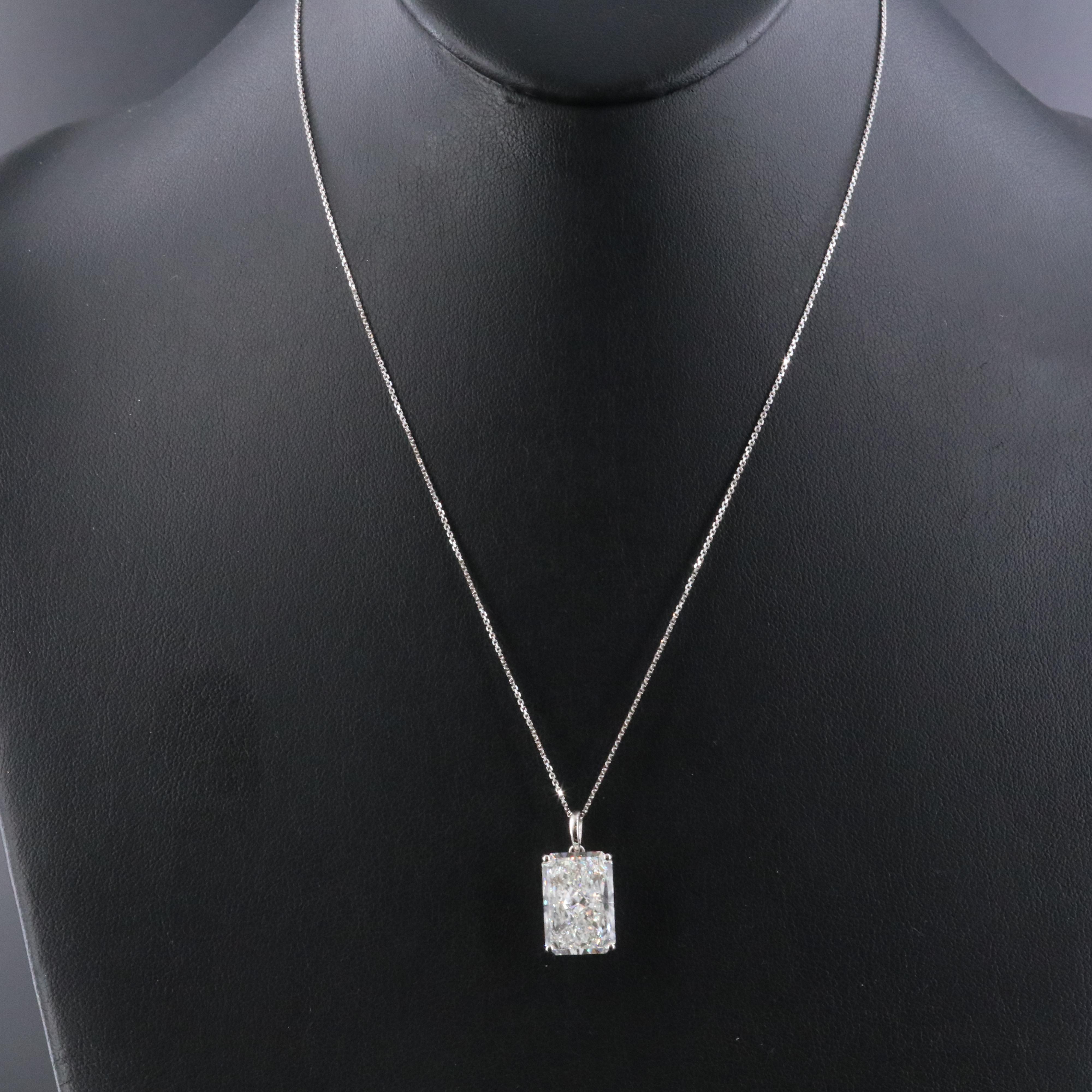 18K 10.17 CT Lab Grown Diamond Pendant Necklace with IGI Report