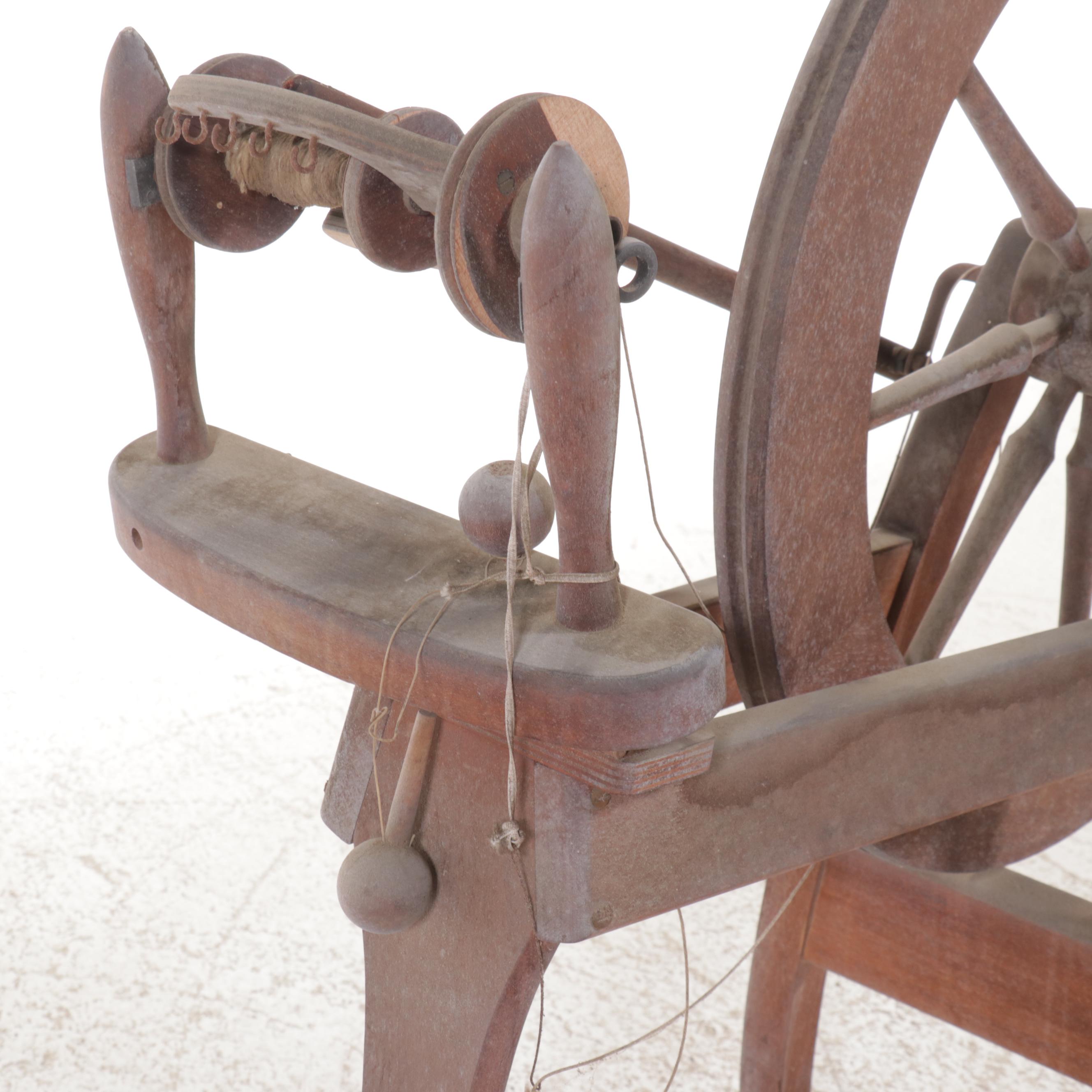 Traditional Single Drive Wooden Spinning Wheel