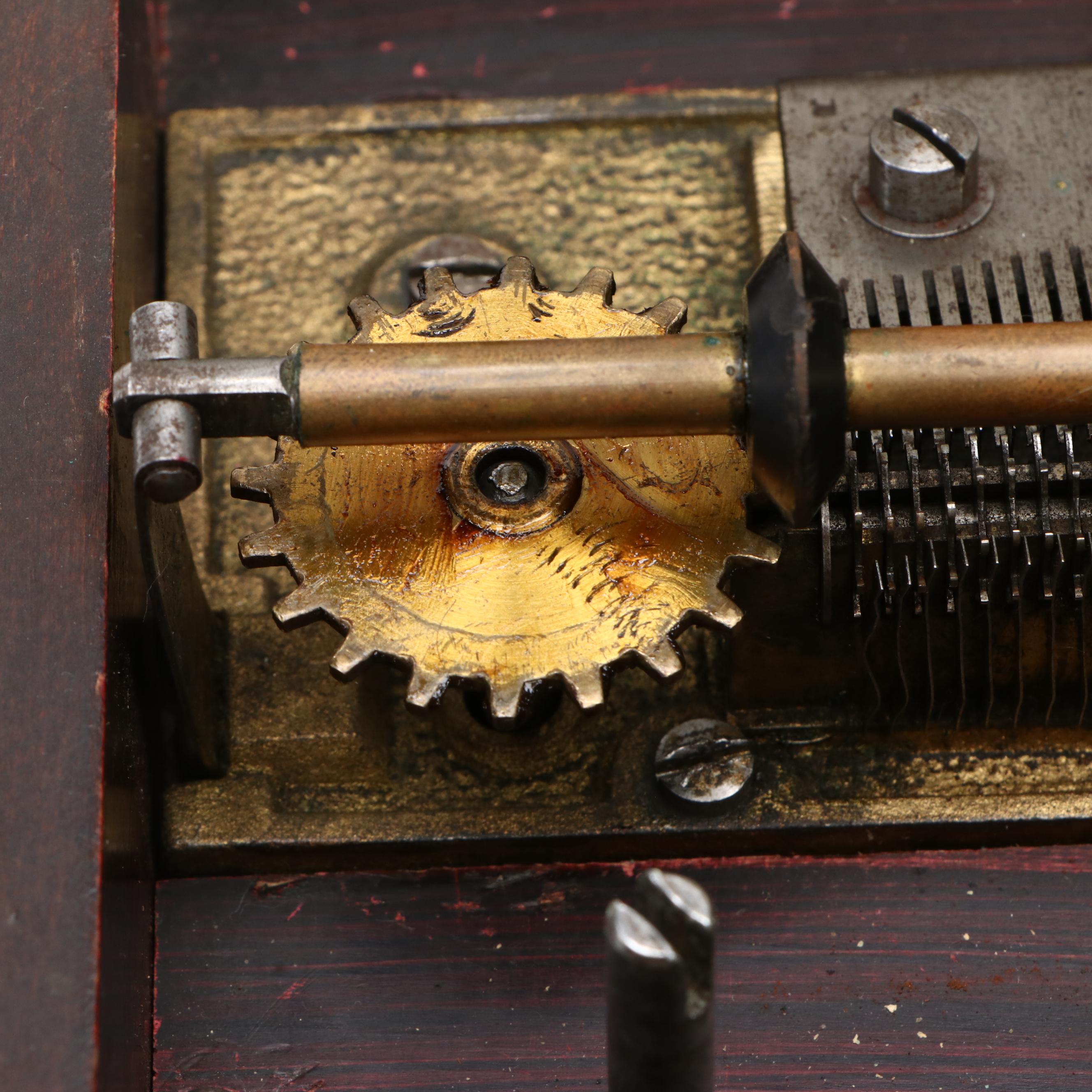 Monopol Wooden Disc Music Box with Monopol Discs