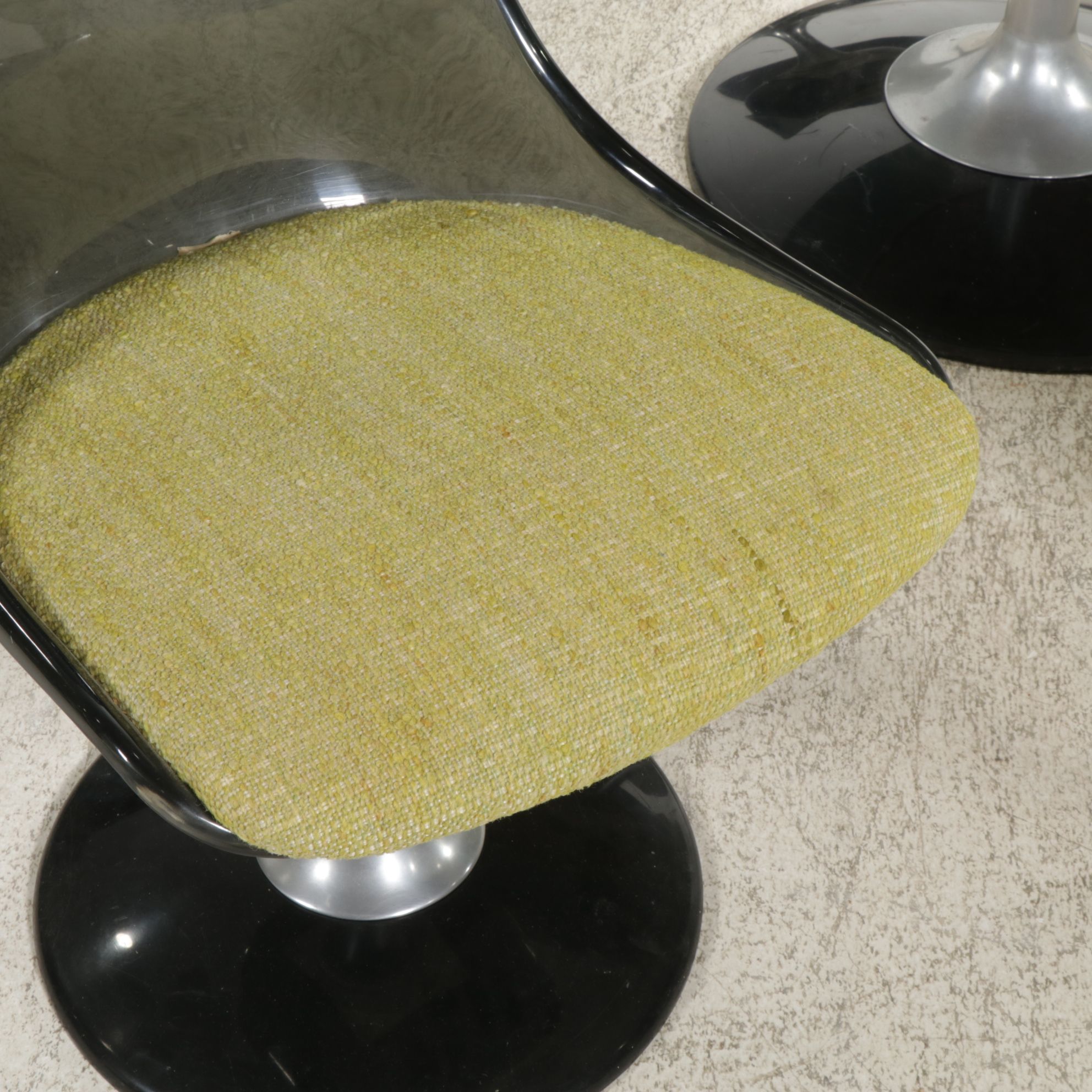 Chromcraft Mid Century Modern Glass Top Oval Dining Table with Four Chairs