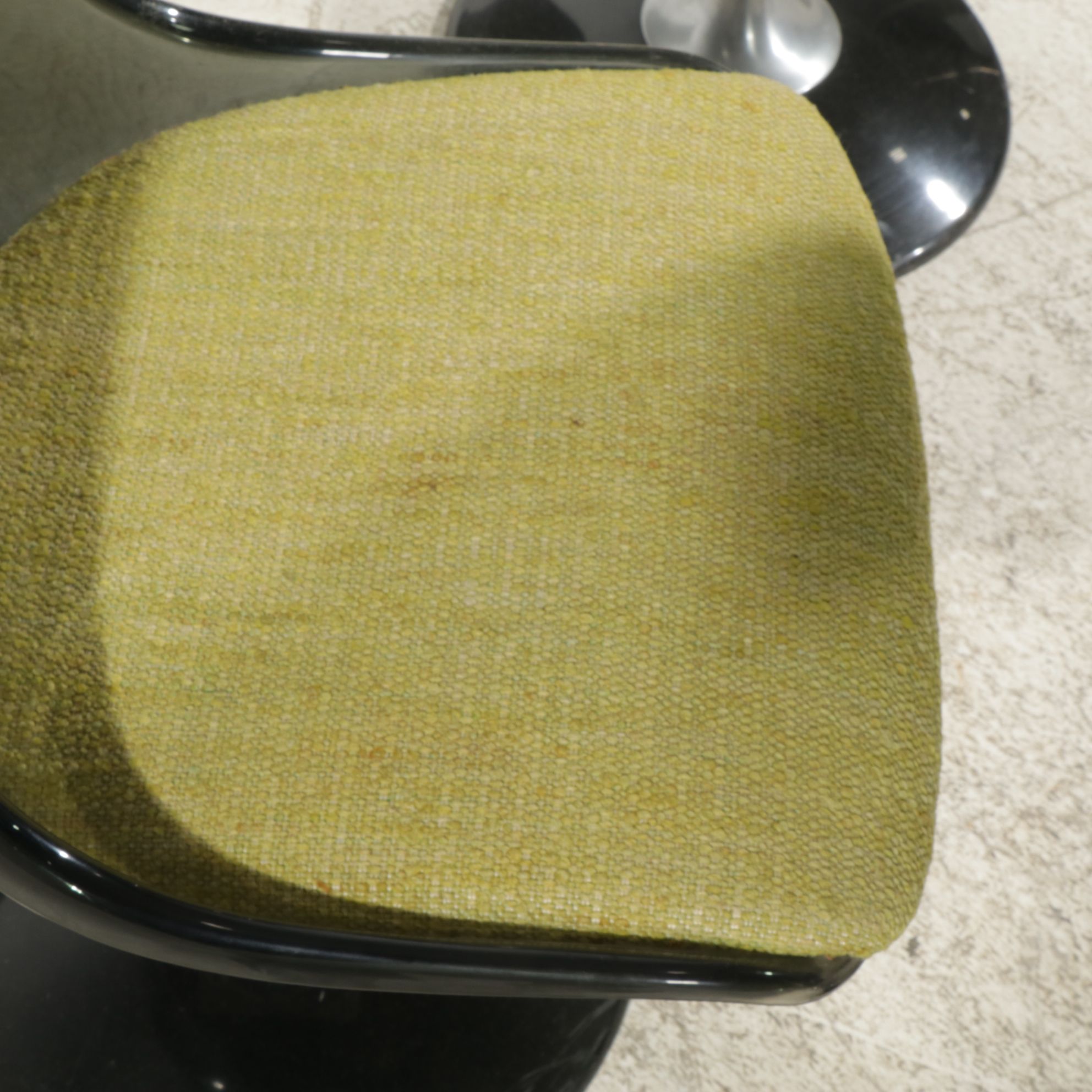 Chromcraft Mid Century Modern Glass Top Oval Dining Table with Four Chairs