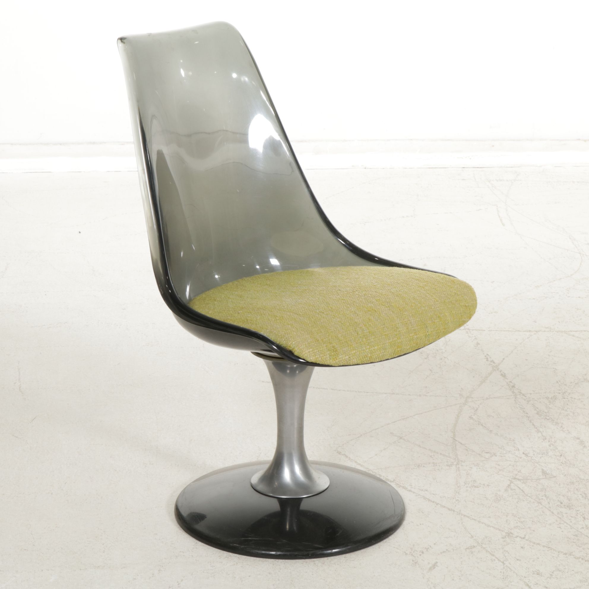 Chromcraft Mid Century Modern Glass Top Oval Dining Table with Four Chairs