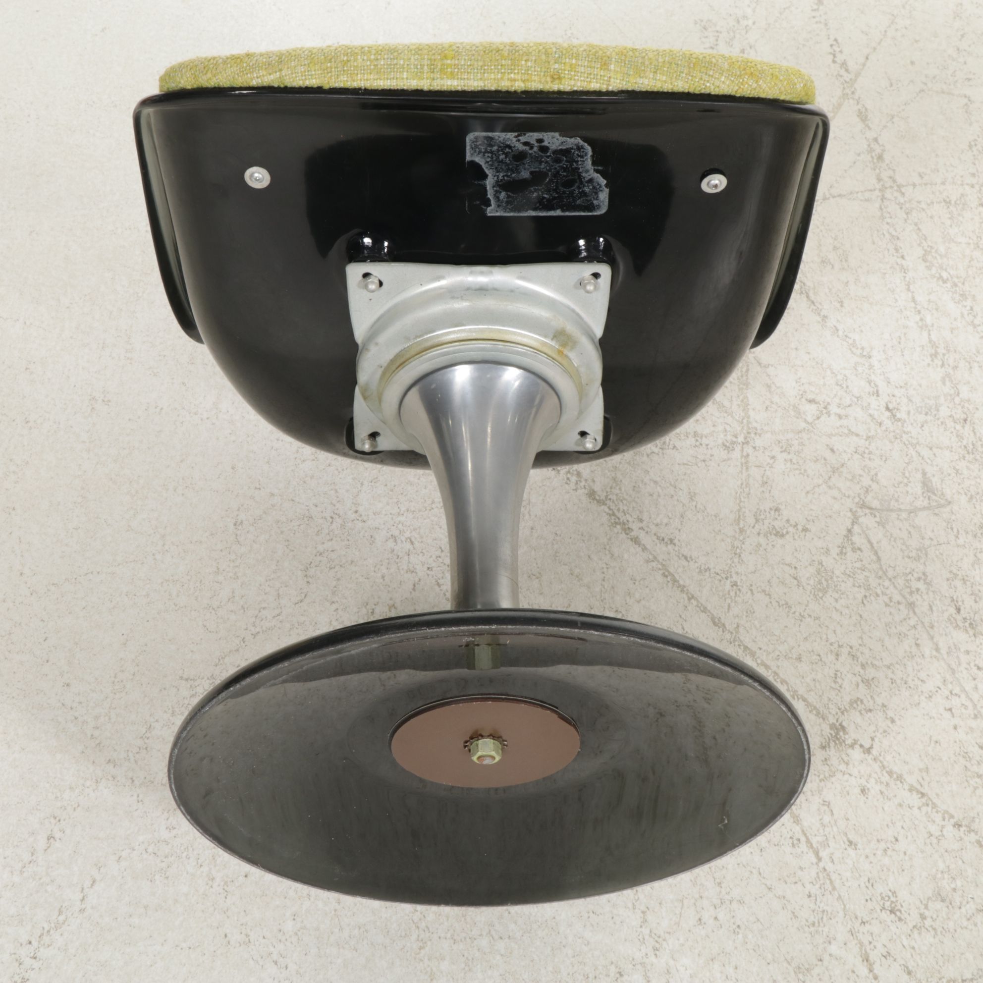 Chromcraft Mid Century Modern Glass Top Oval Dining Table with Four Chairs