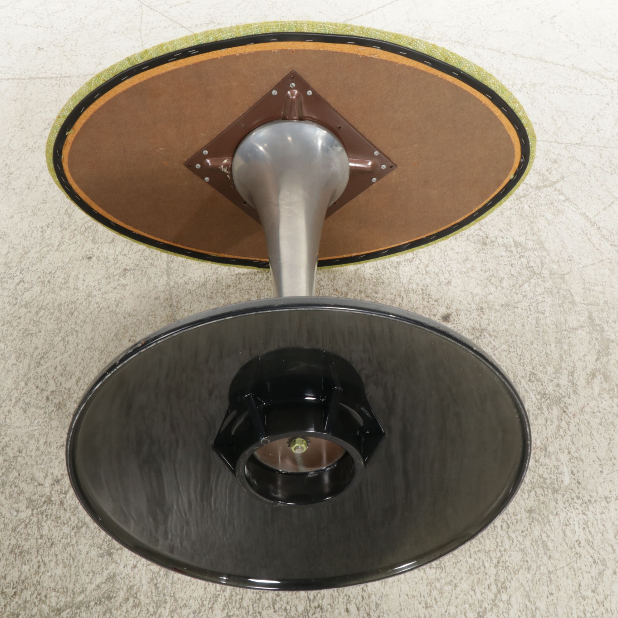 Chromcraft Mid Century Modern Glass Top Oval Dining Table with Four Chairs