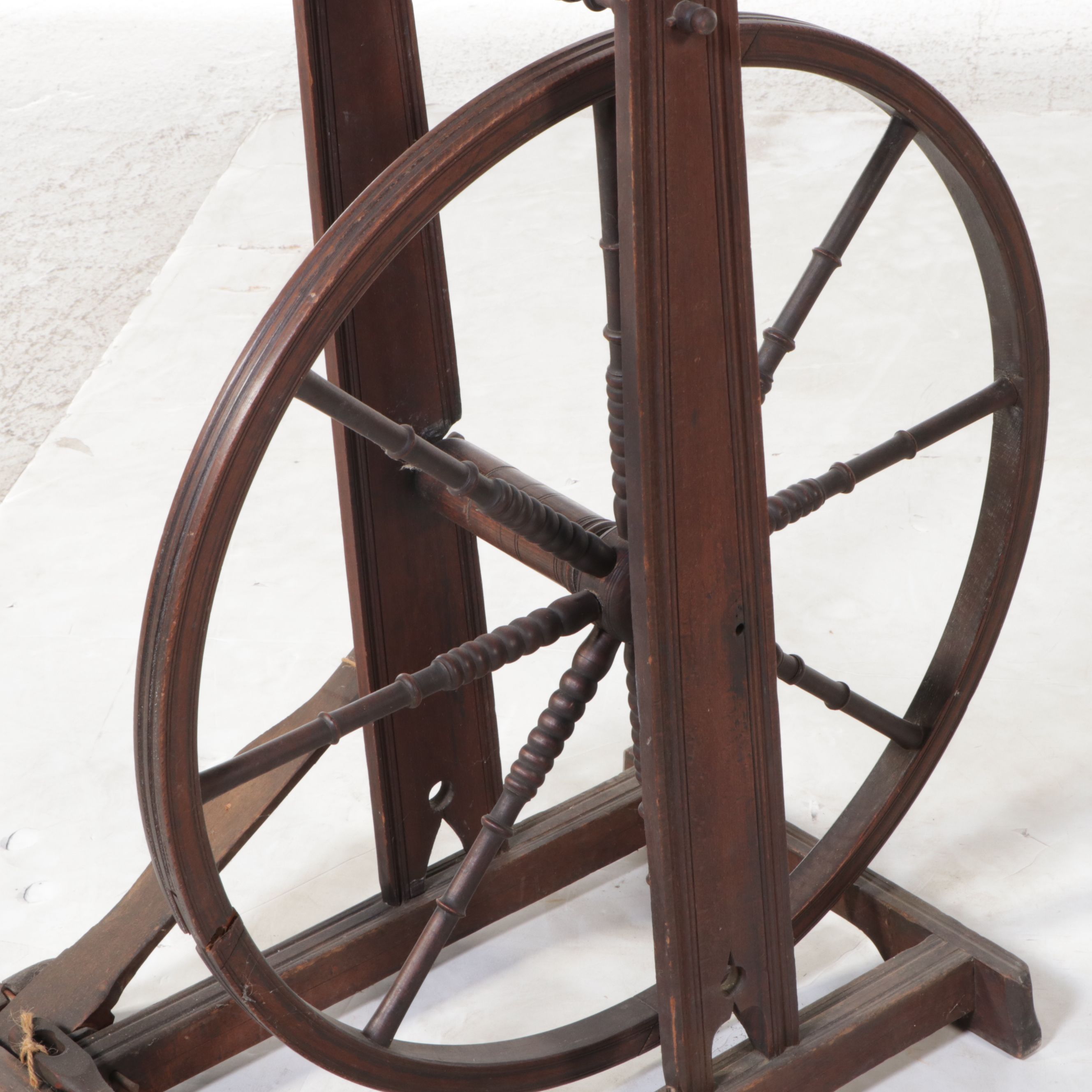 Antique Traditional Wooden Spinning Wheel