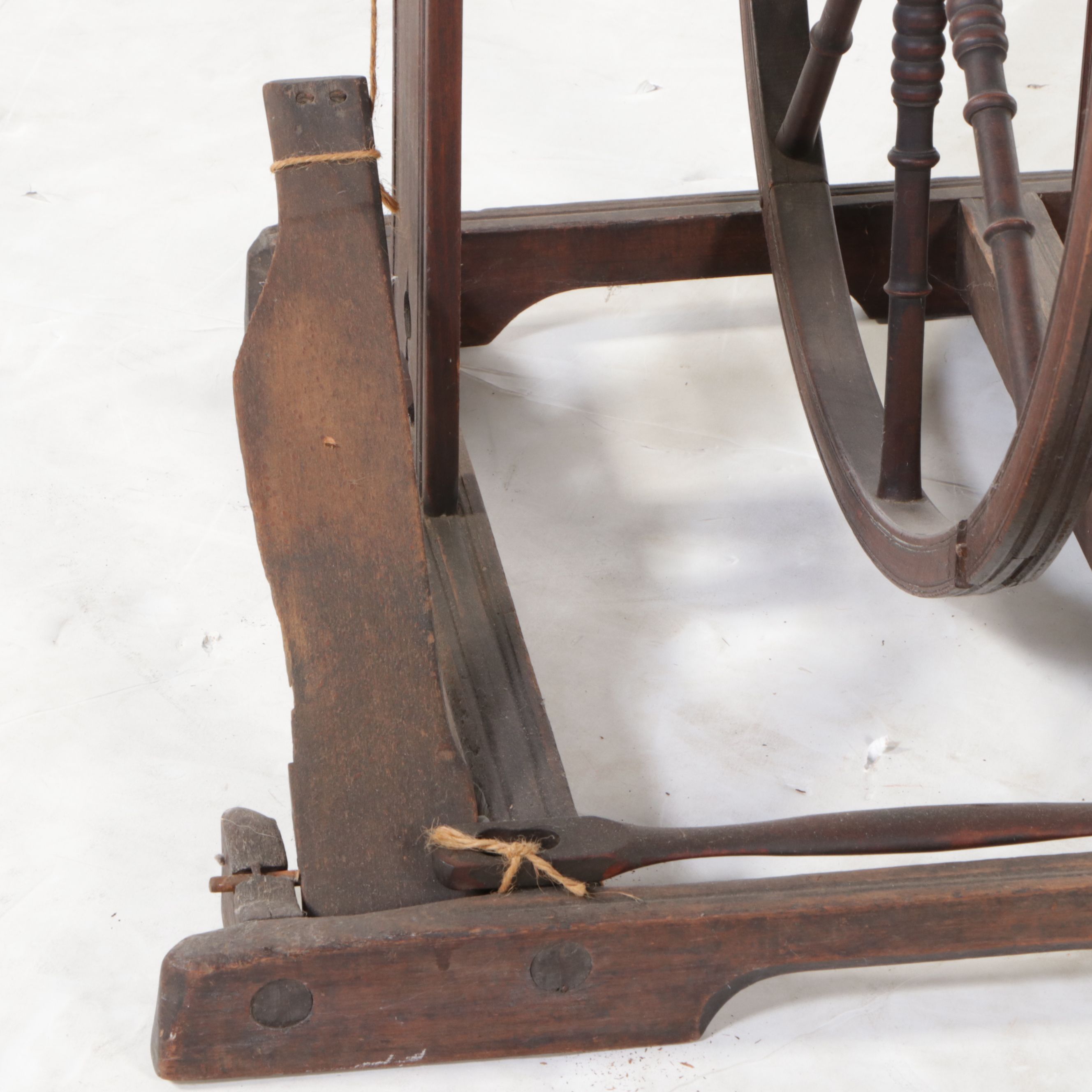 Antique Traditional Wooden Spinning Wheel