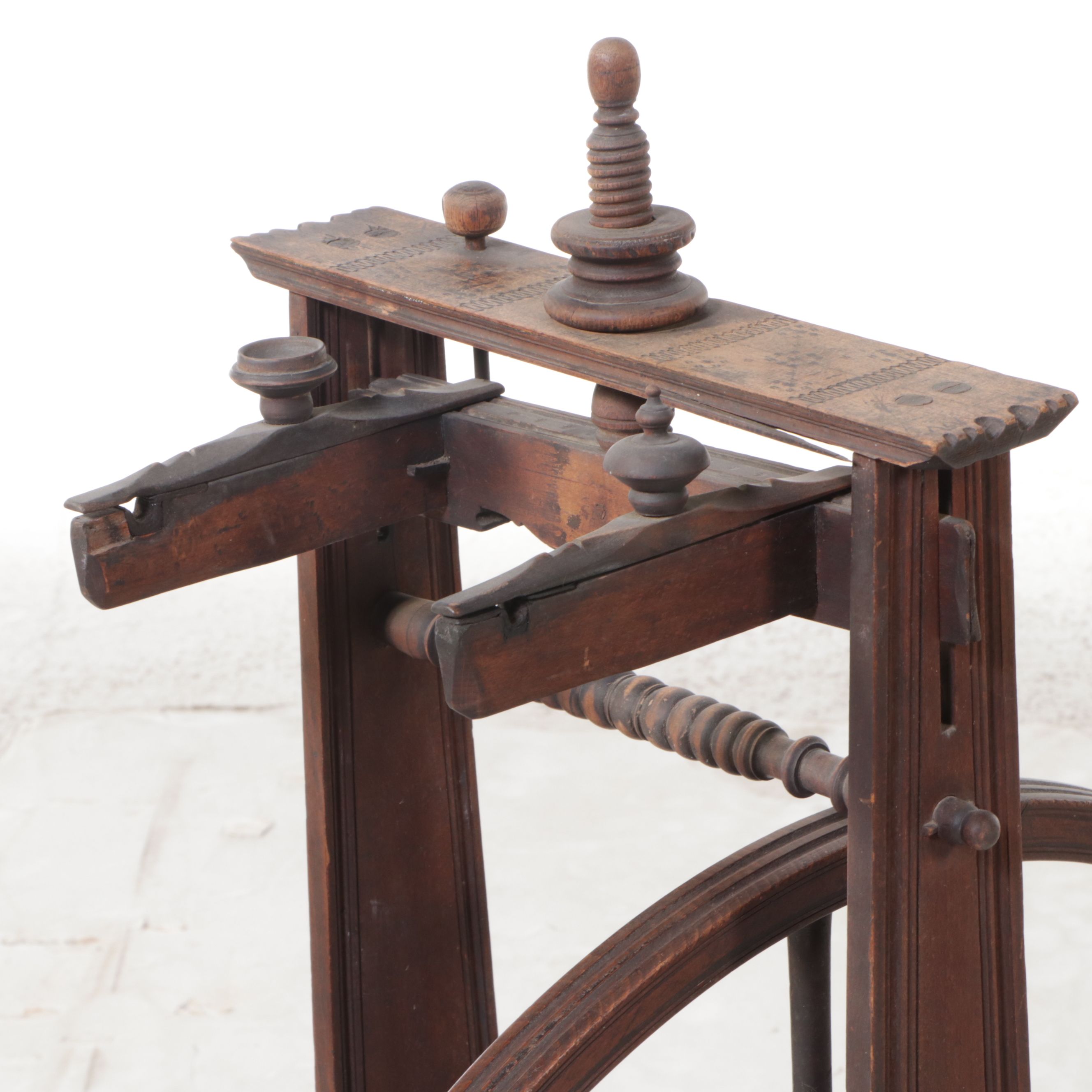 Antique Traditional Wooden Spinning Wheel