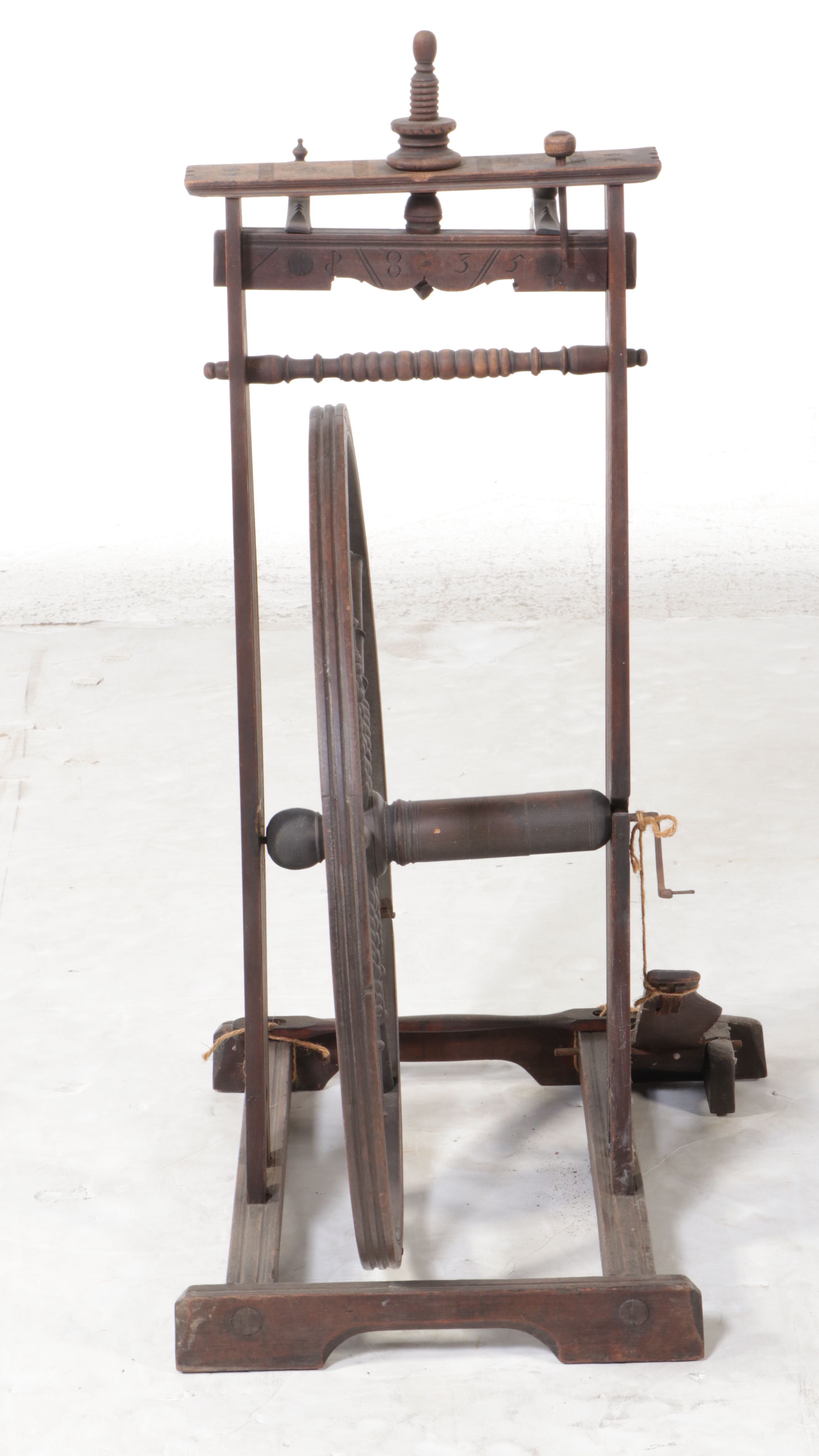 Antique Traditional Wooden Spinning Wheel