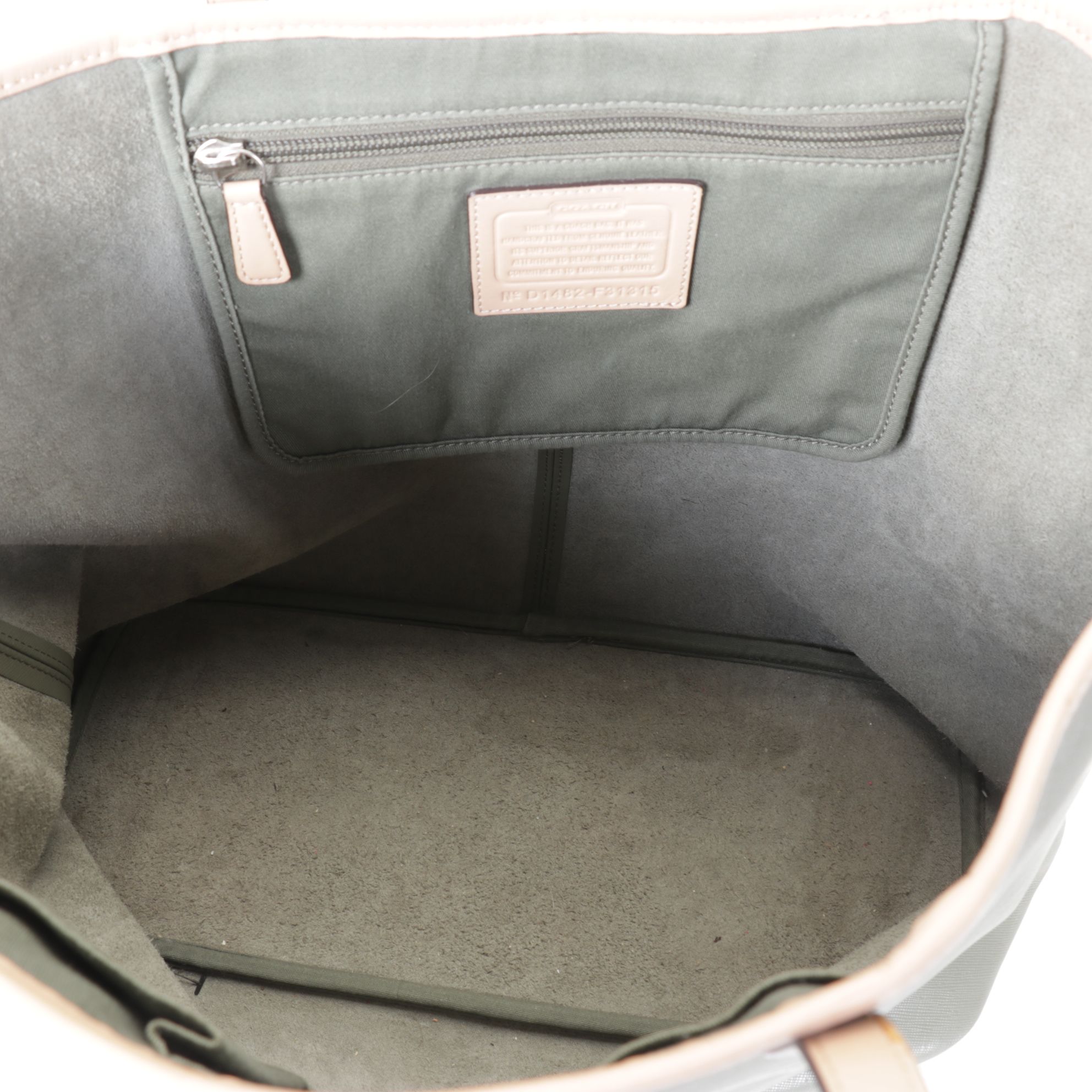 Coach Lori Shoulder Bag in Pebble Grain Leather with Green Metro Carriage Tote