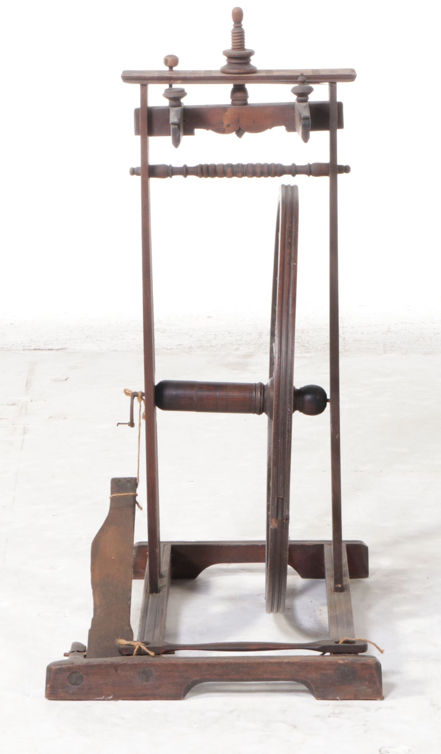 Antique Traditional Wooden Spinning Wheel