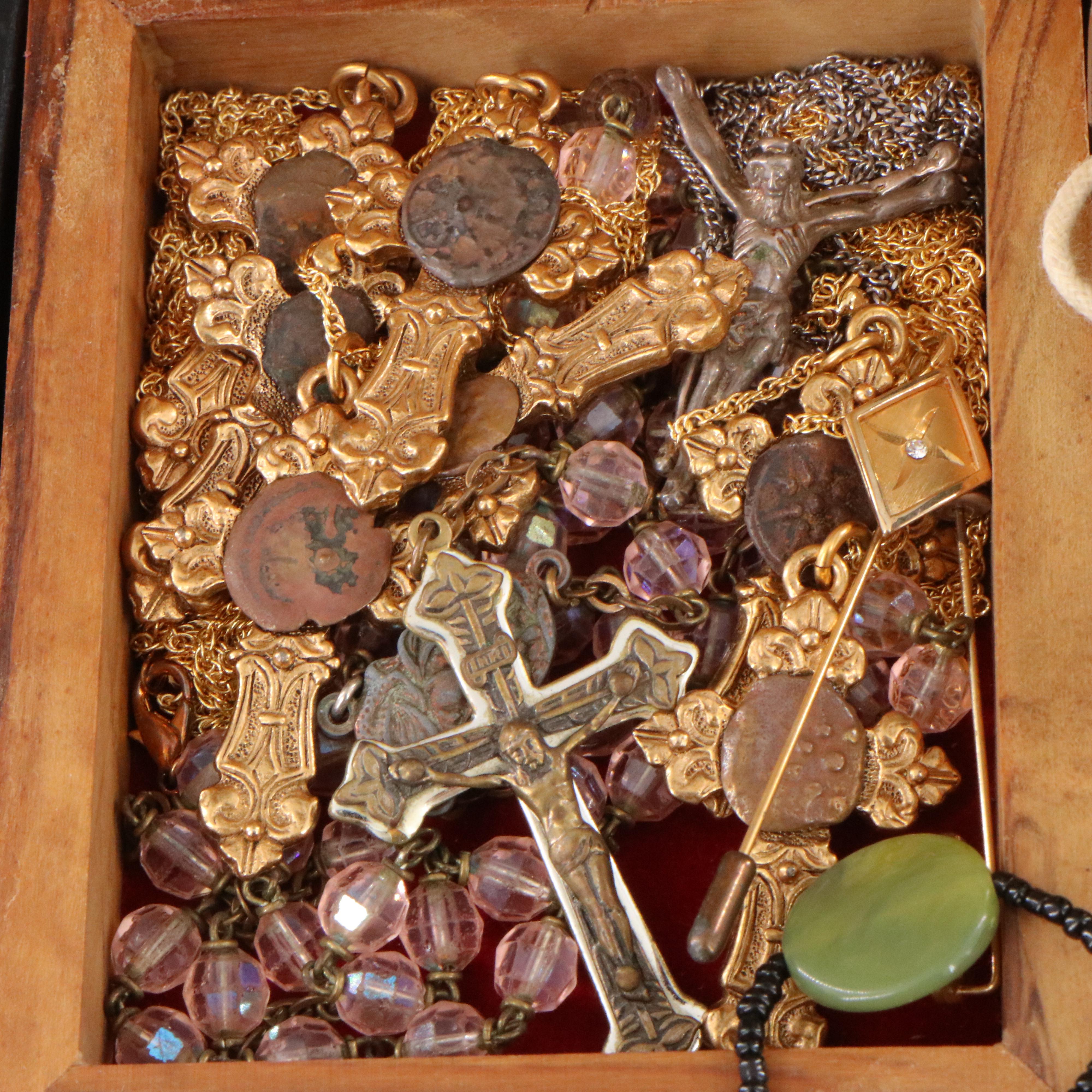 Uncommon Discoveries: Jewelry Collection