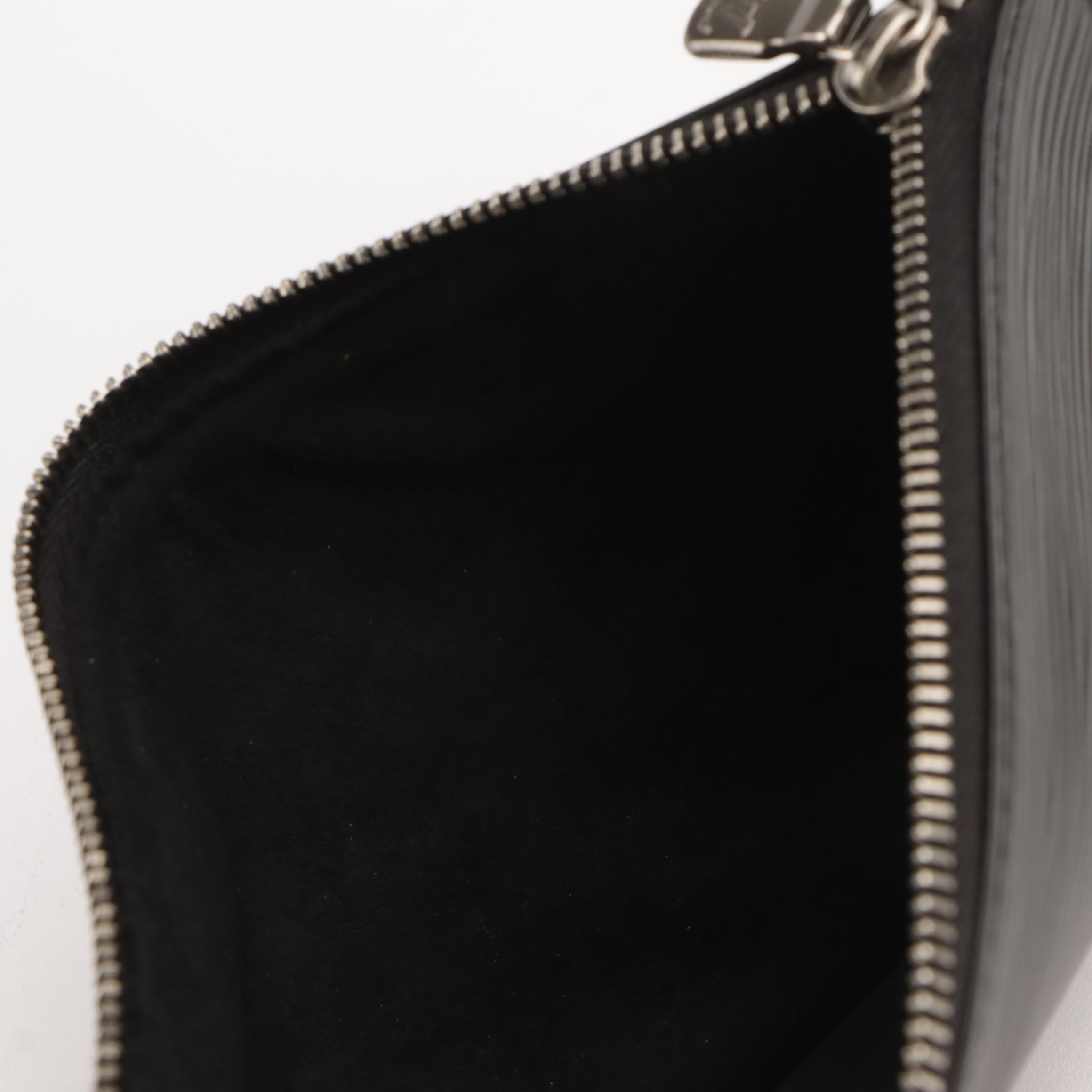 Louis Vuitton Sac d'Épaule Zip Pochette in Black Epi Leather