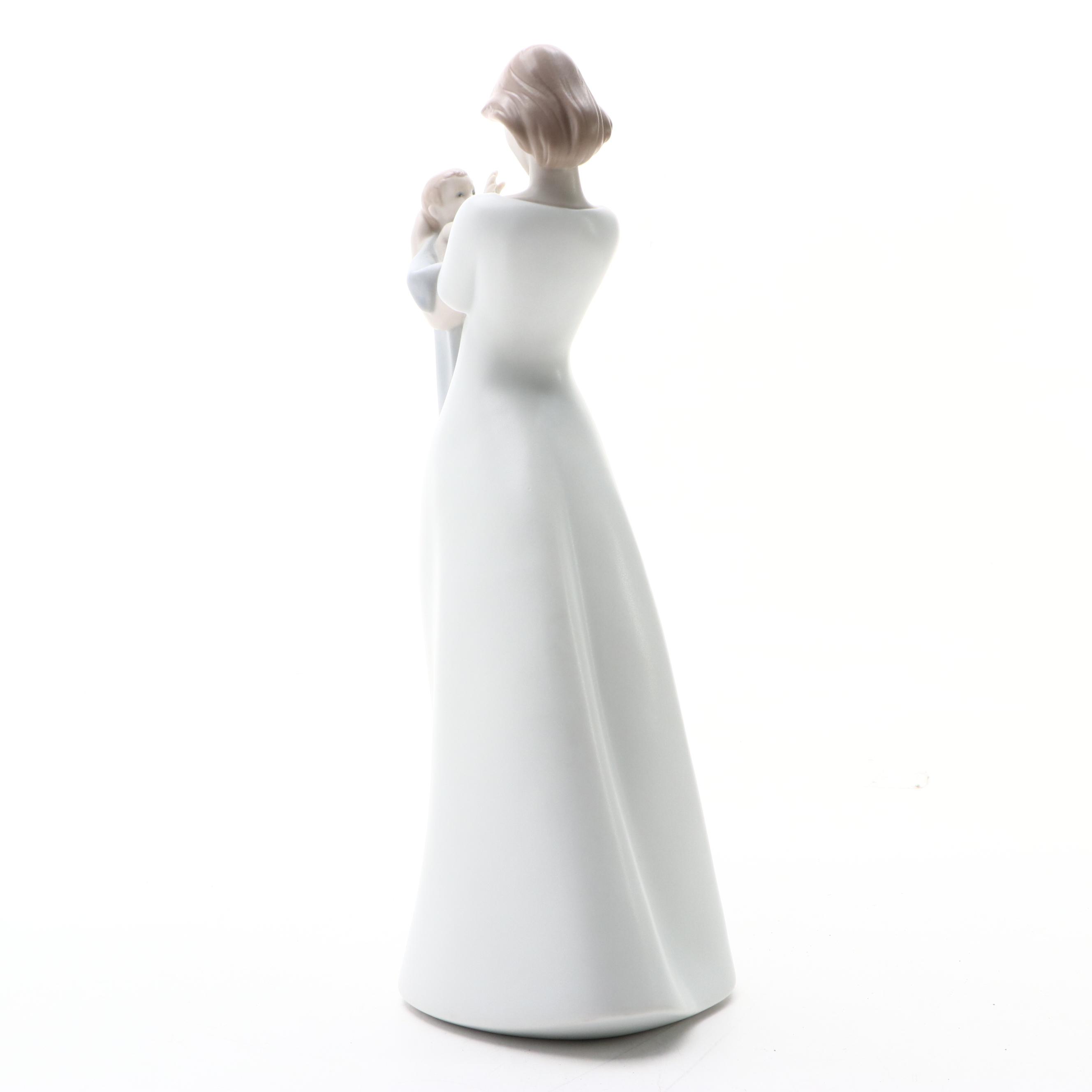 Lladró "A Mother's Treasure" Porcelain Figurine