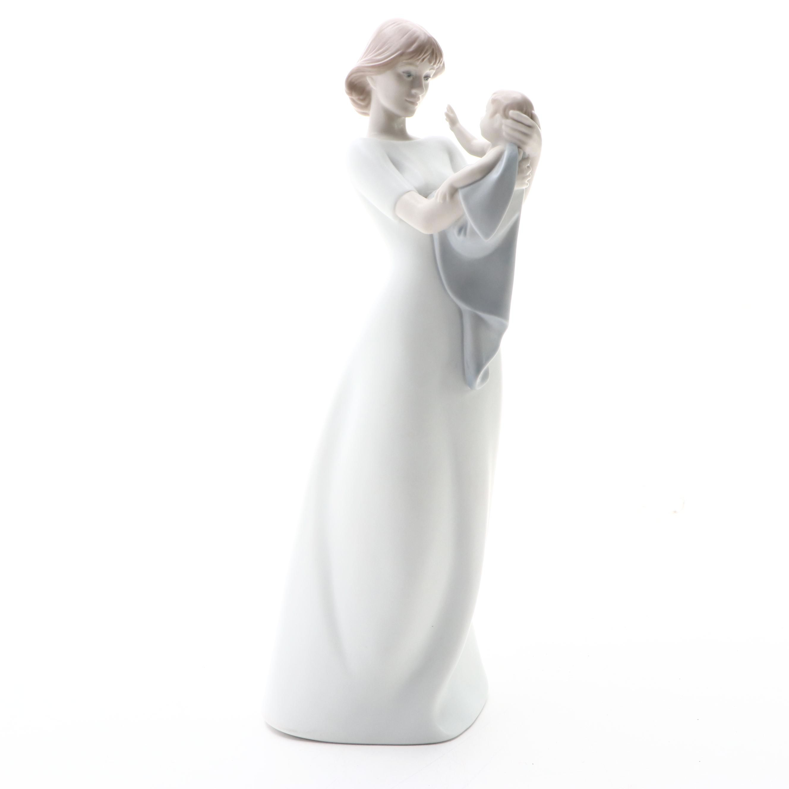 Lladró "A Mother's Treasure" Porcelain Figurine