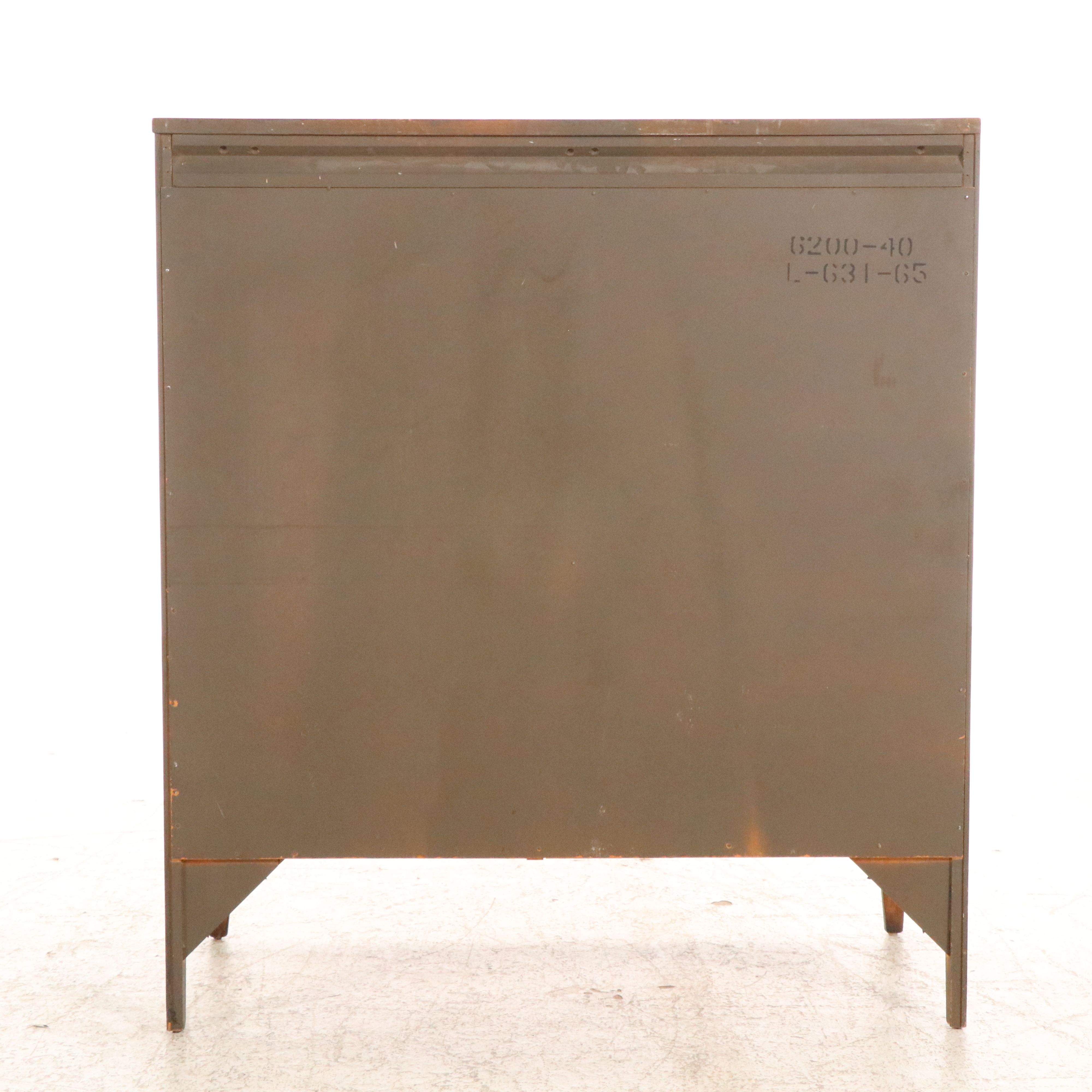 Broyhill Premier "Emphasis" Mid Century Modern Chest of Drawers