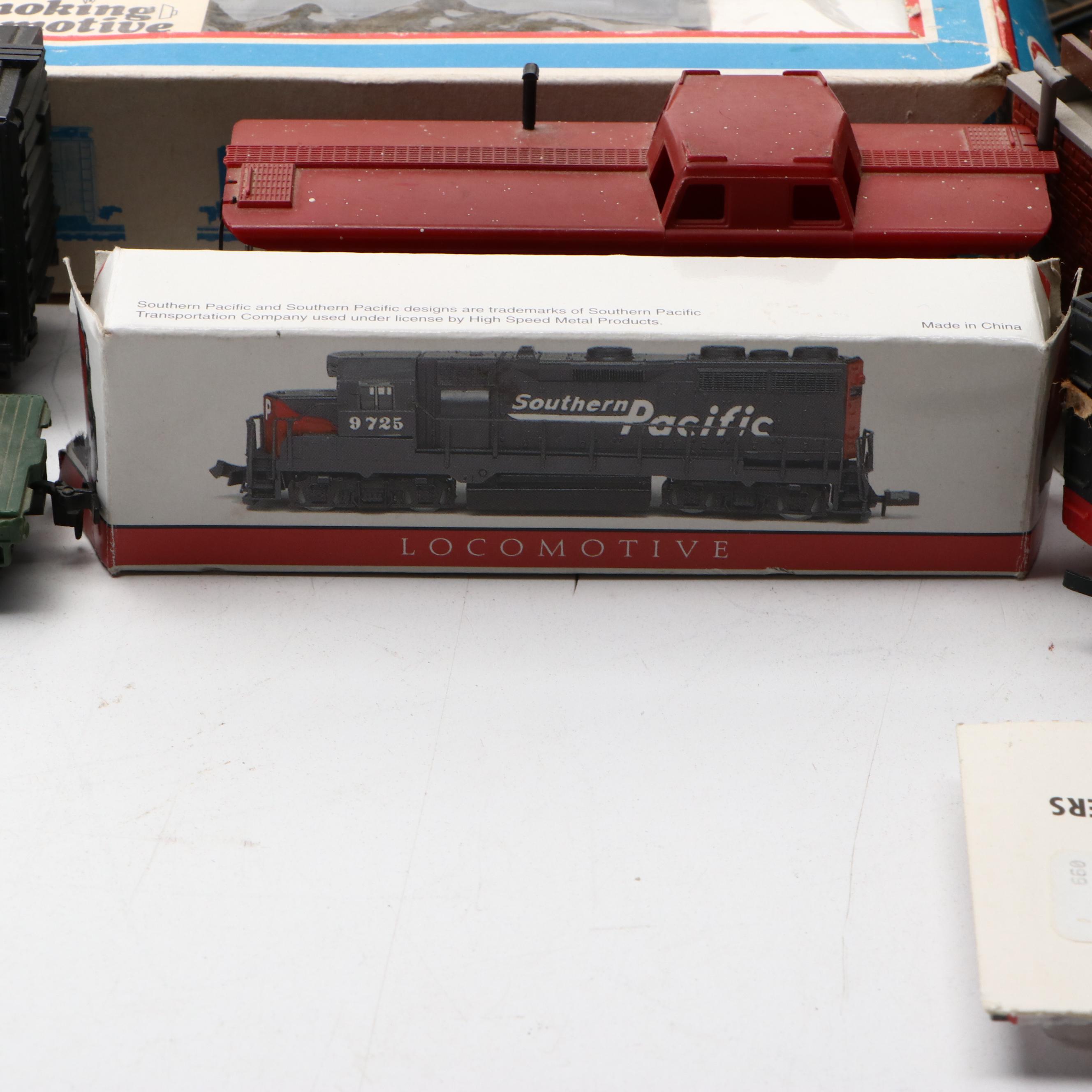 Santa Fe F7  Locomotives with Boxcars, Accessories and Other Model Trains