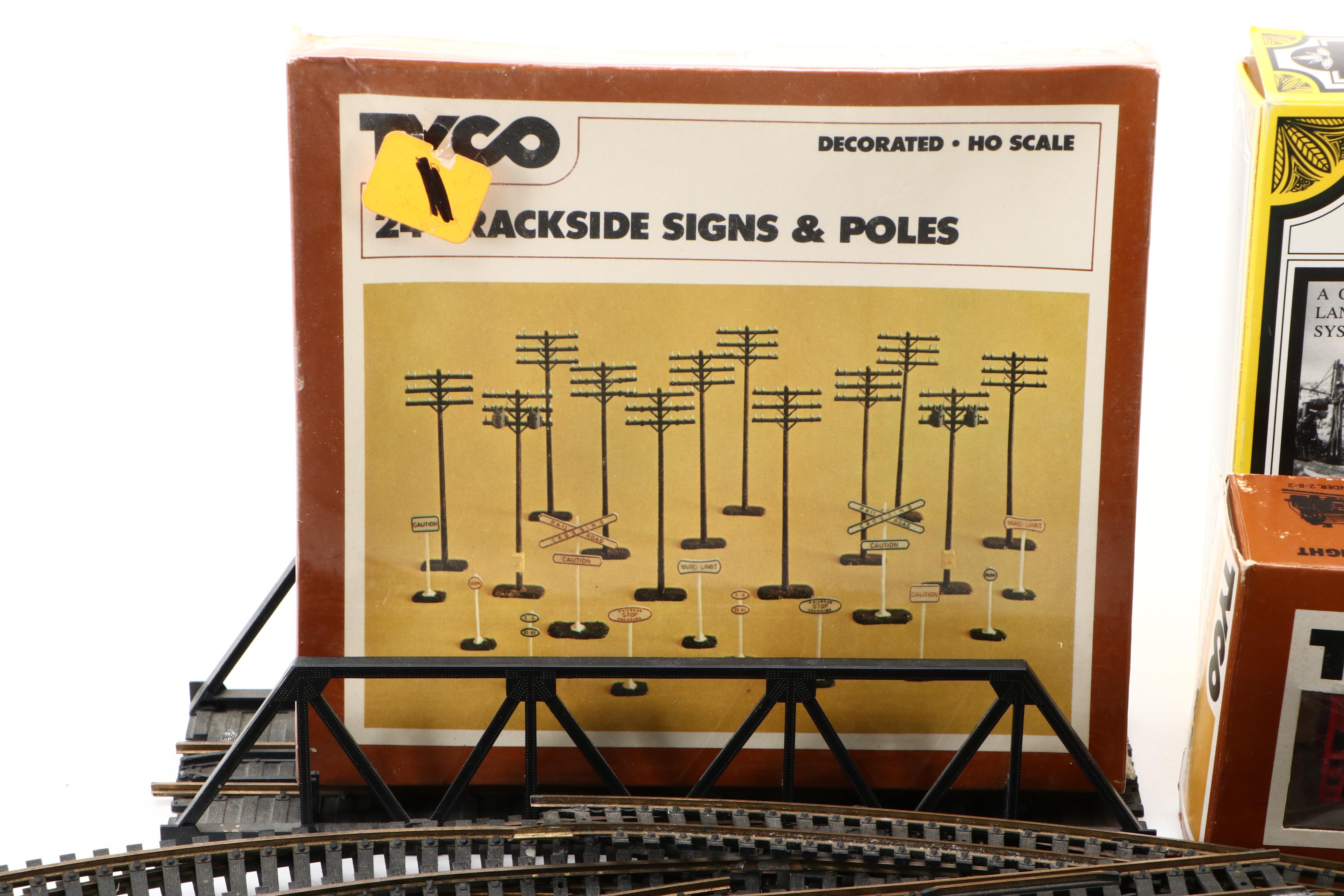 Santa Fe F7  Locomotives with Boxcars, Accessories and Other Model Trains