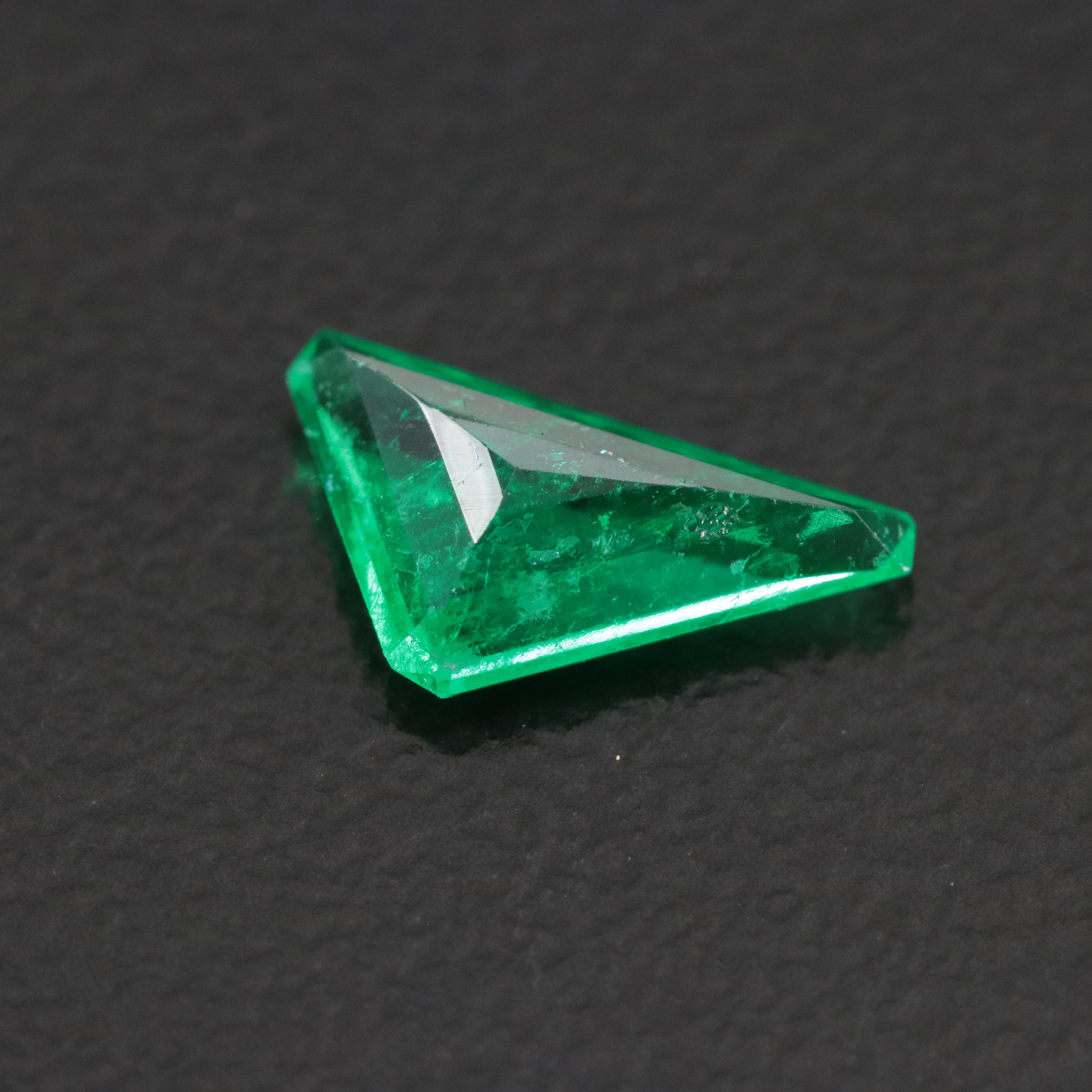 Loose 0.45 CT Emerald with GIA Report