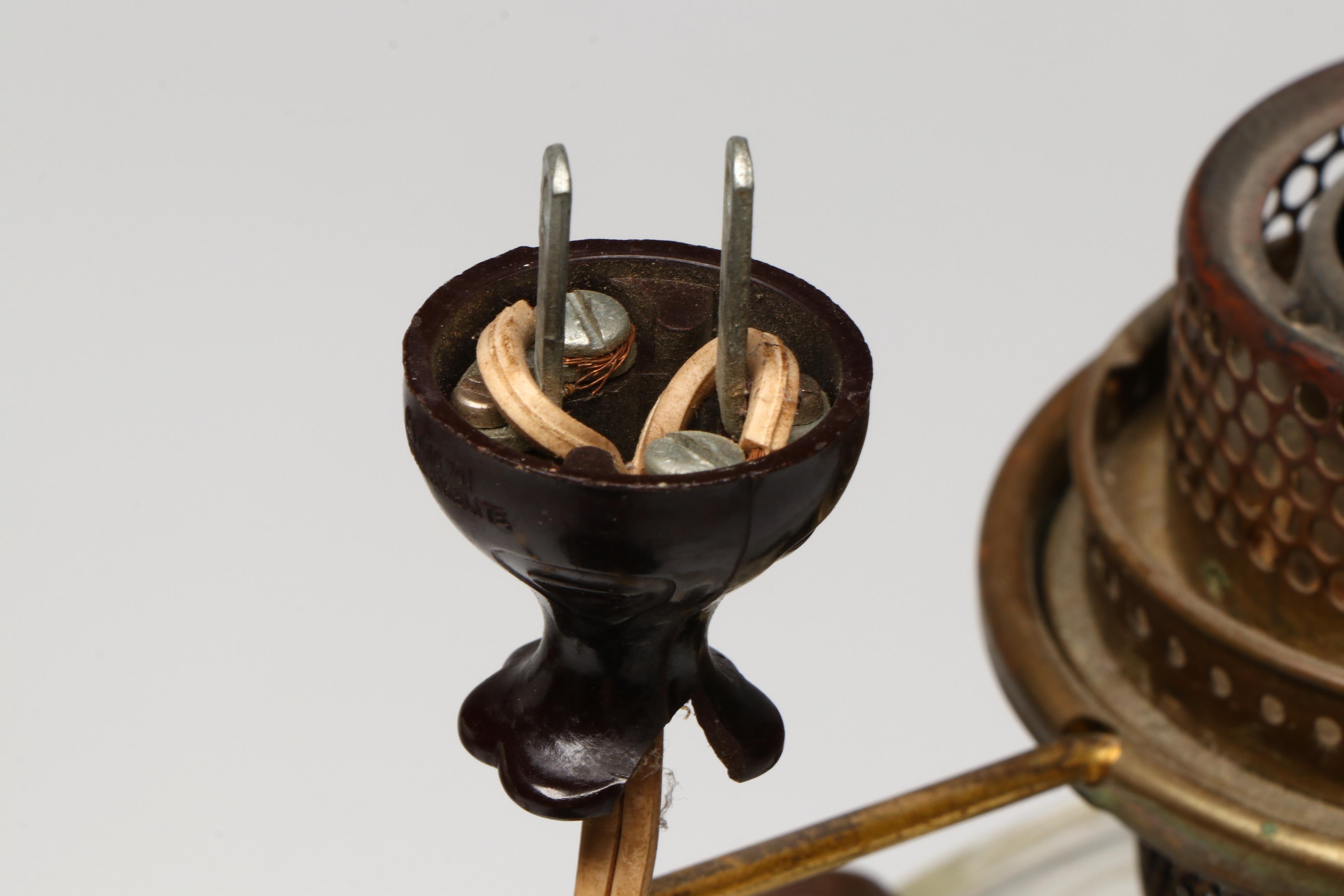 Aladdin and Other Victorian Oil Parlor Lamps, Adapted