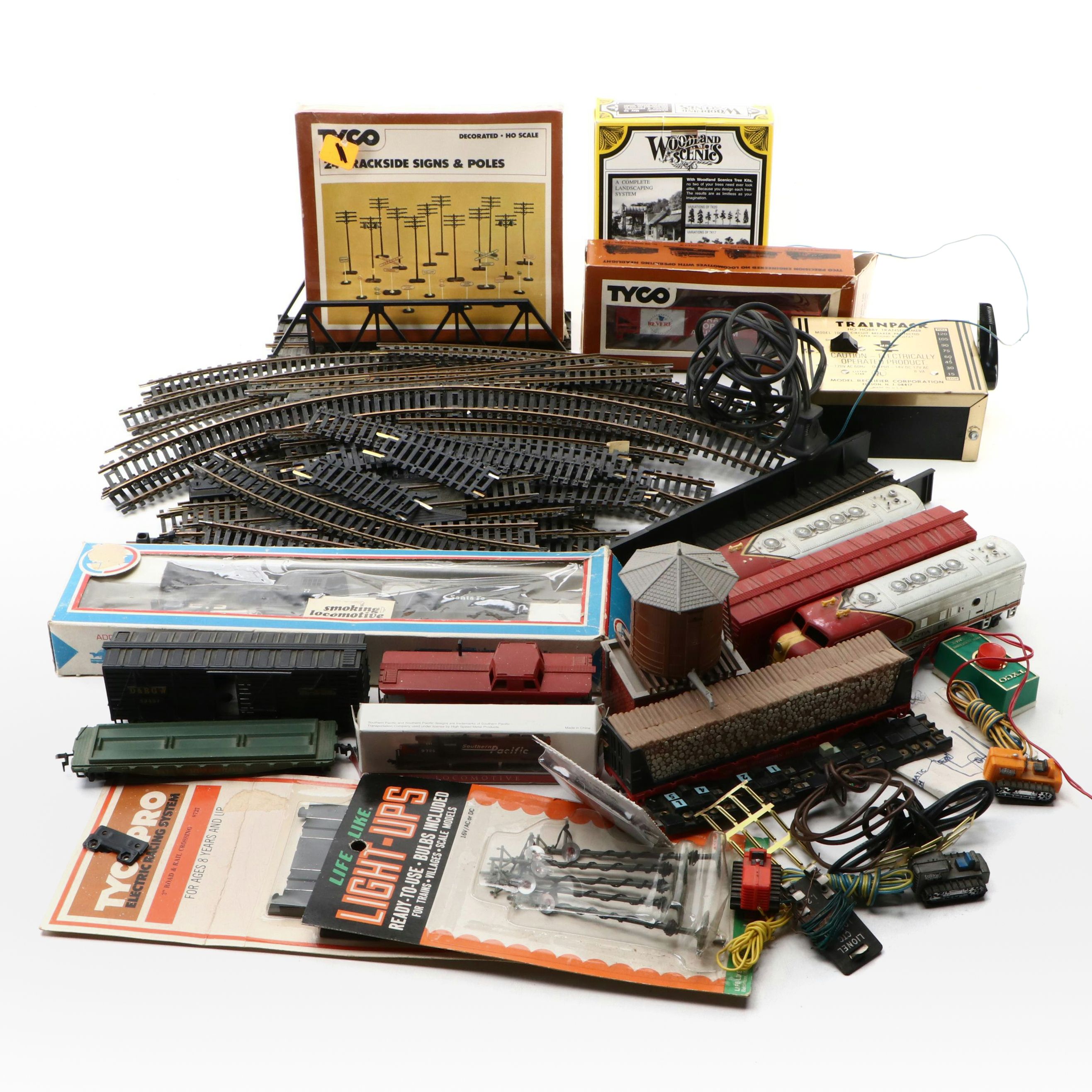 Santa Fe F7  Locomotives with Boxcars, Accessories and Other Model Trains
