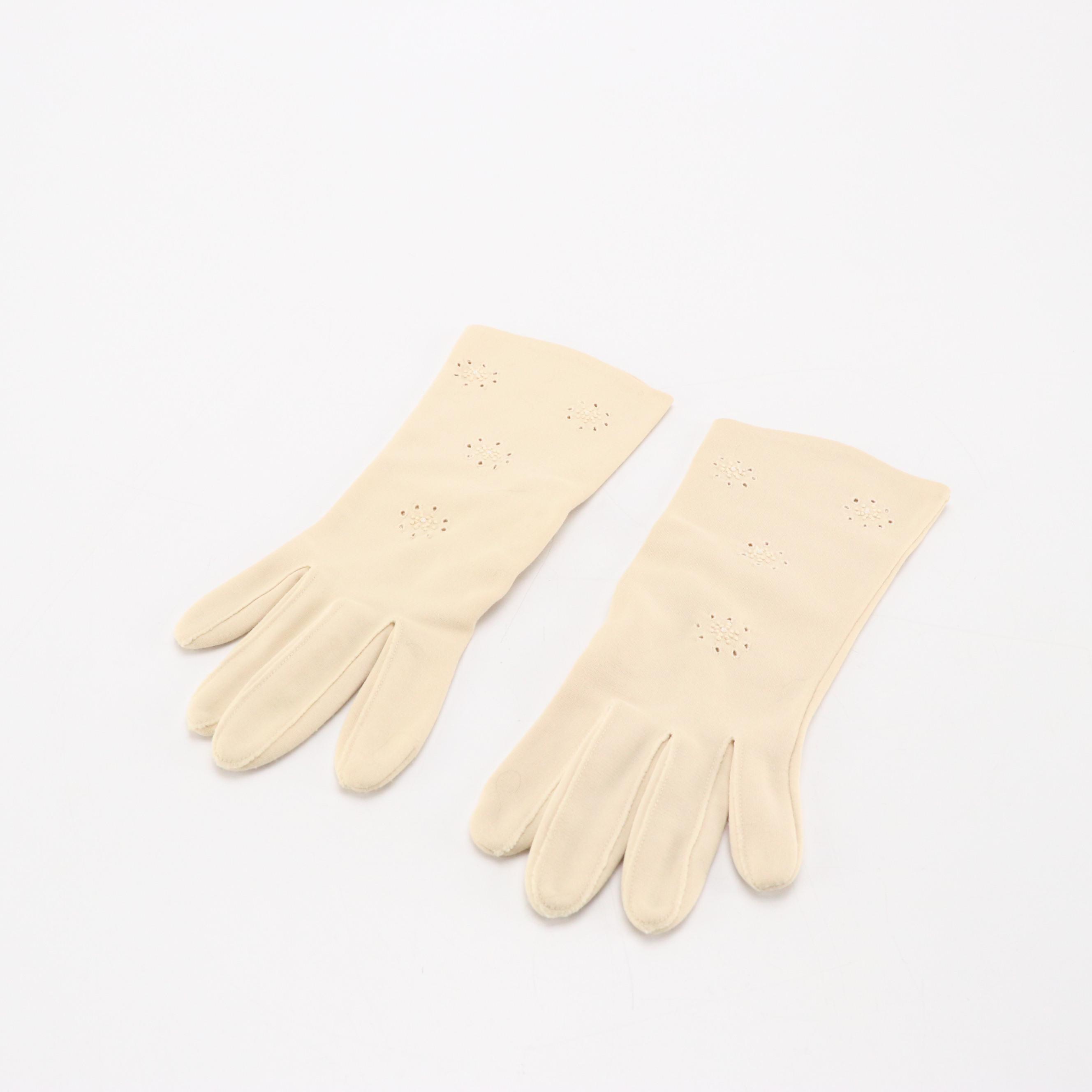 Black Shortie and Off-White Bracelet Length Fashion Gloves, circa 1960