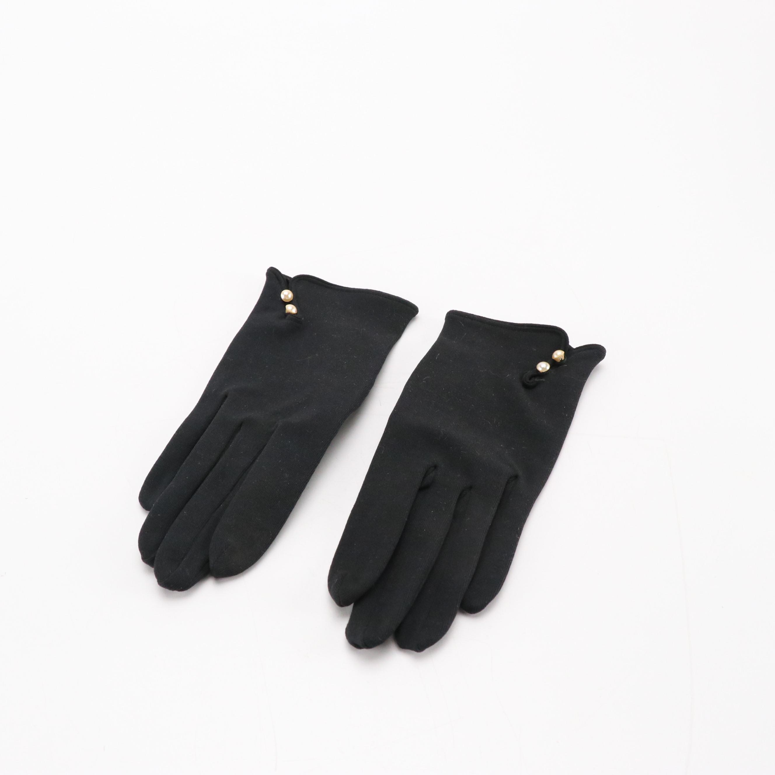 Black Shortie and Off-White Bracelet Length Fashion Gloves, circa 1960