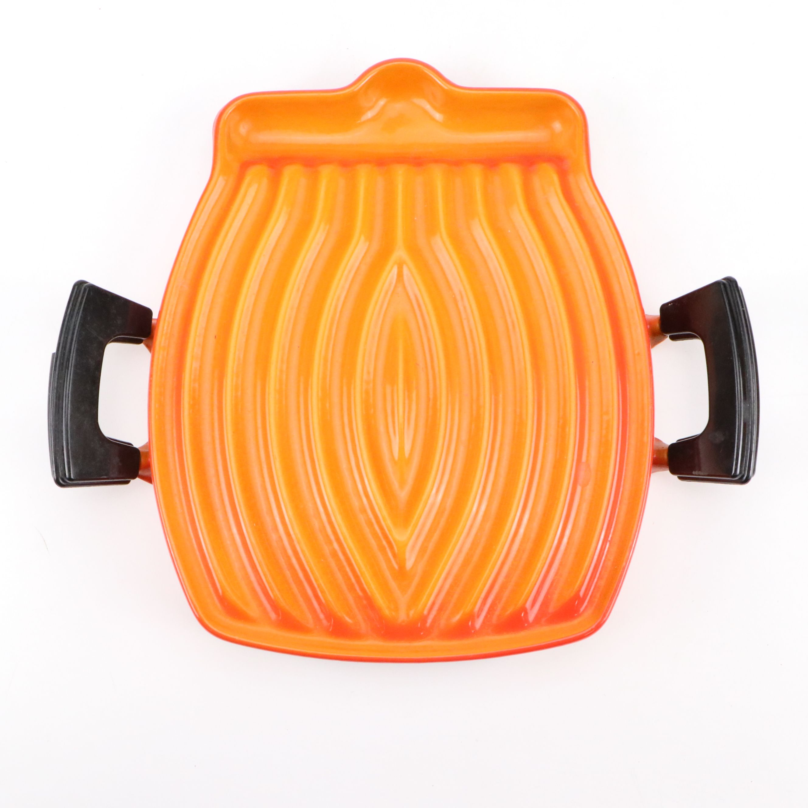 Le Creuset Enameled Cast Iron "Tostador" Pan with Other Wooden Spice Bottles