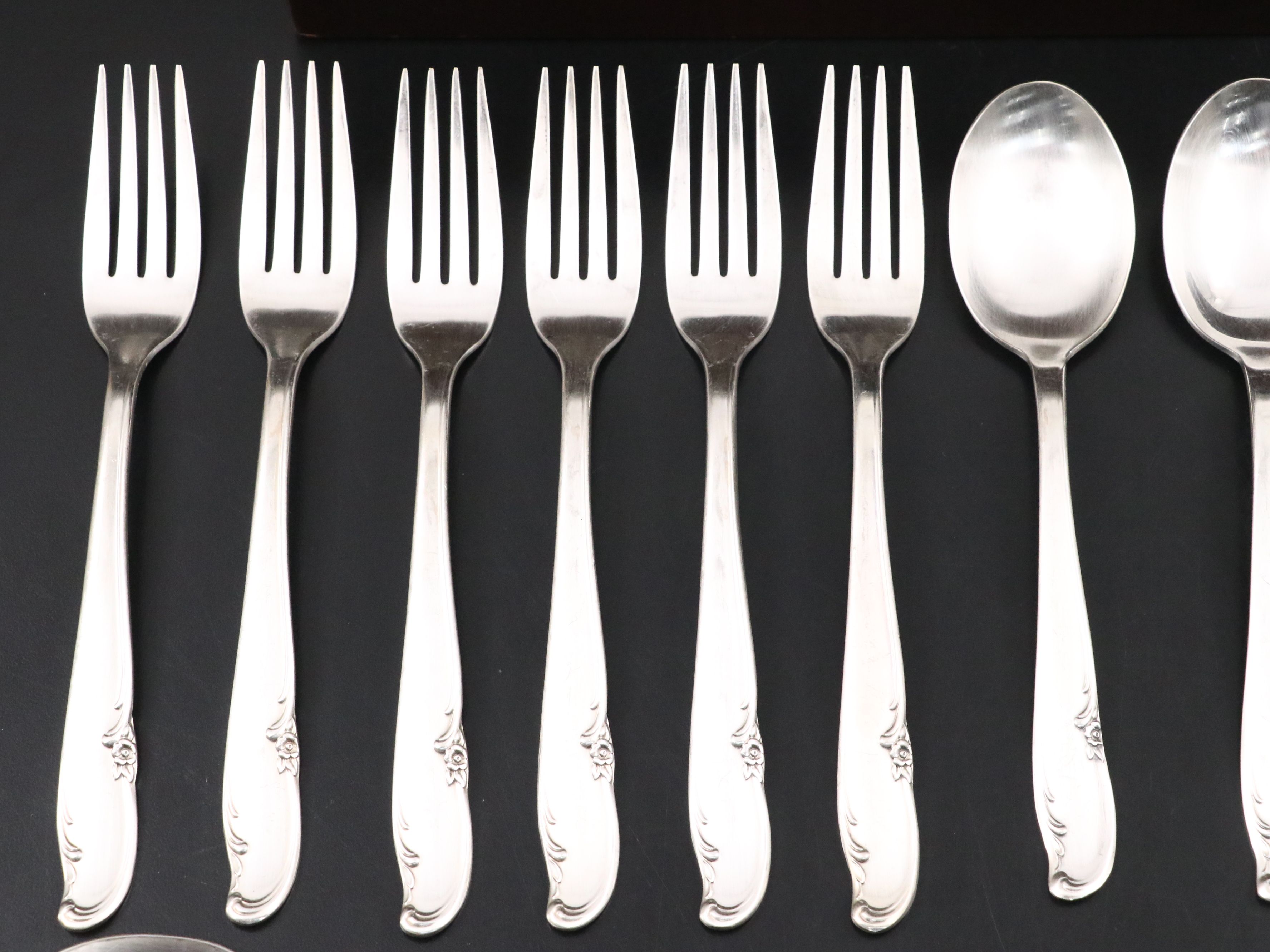 Wm. Rogers "Allure-Teatime" Silver Plate Flatware