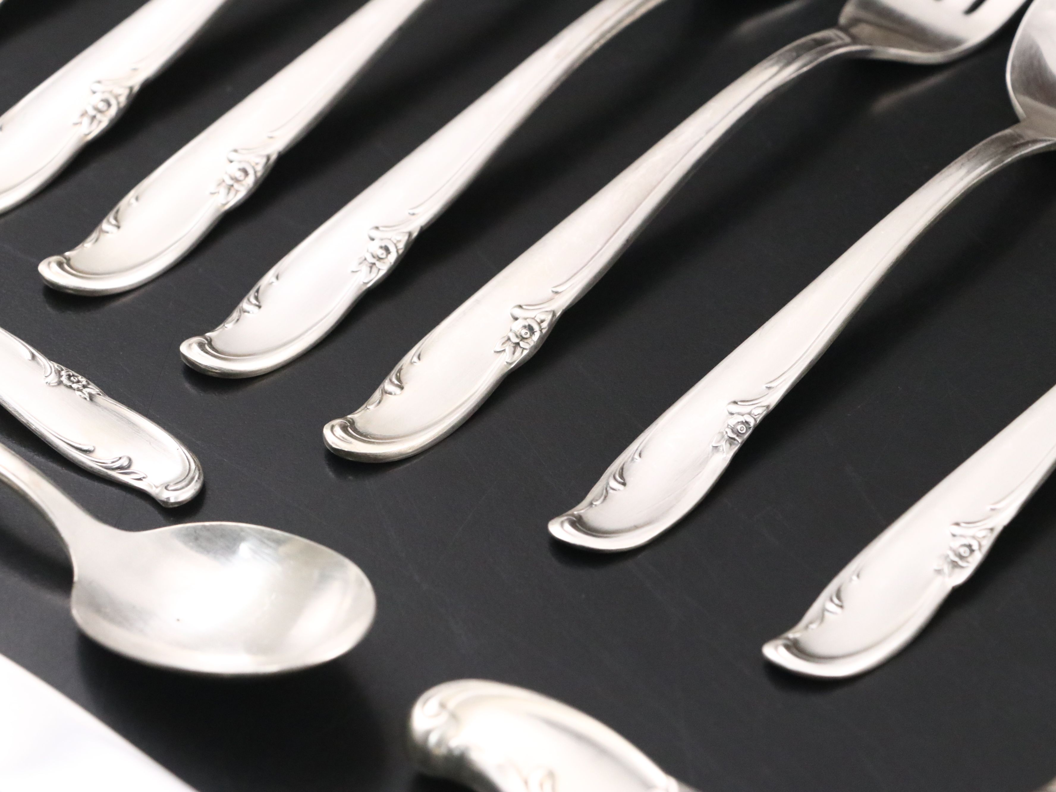 Wm. Rogers "Allure-Teatime" Silver Plate Flatware