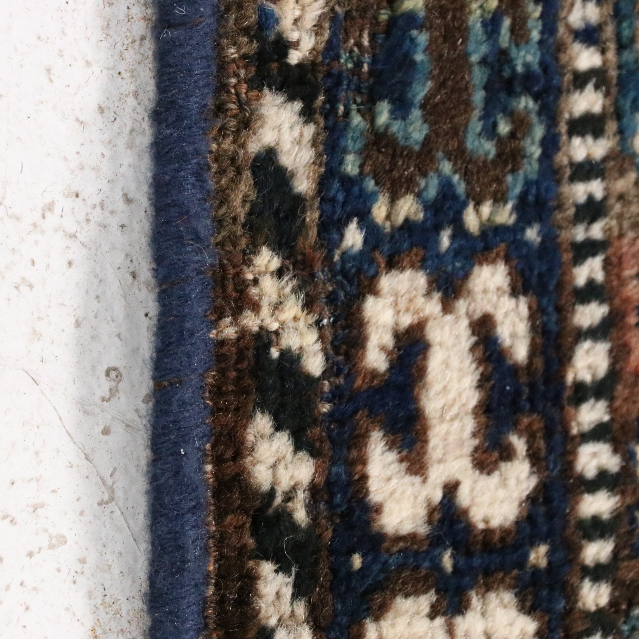 7'9 x 10'4 Hand-Knotted Persian Shiraz Area Rug