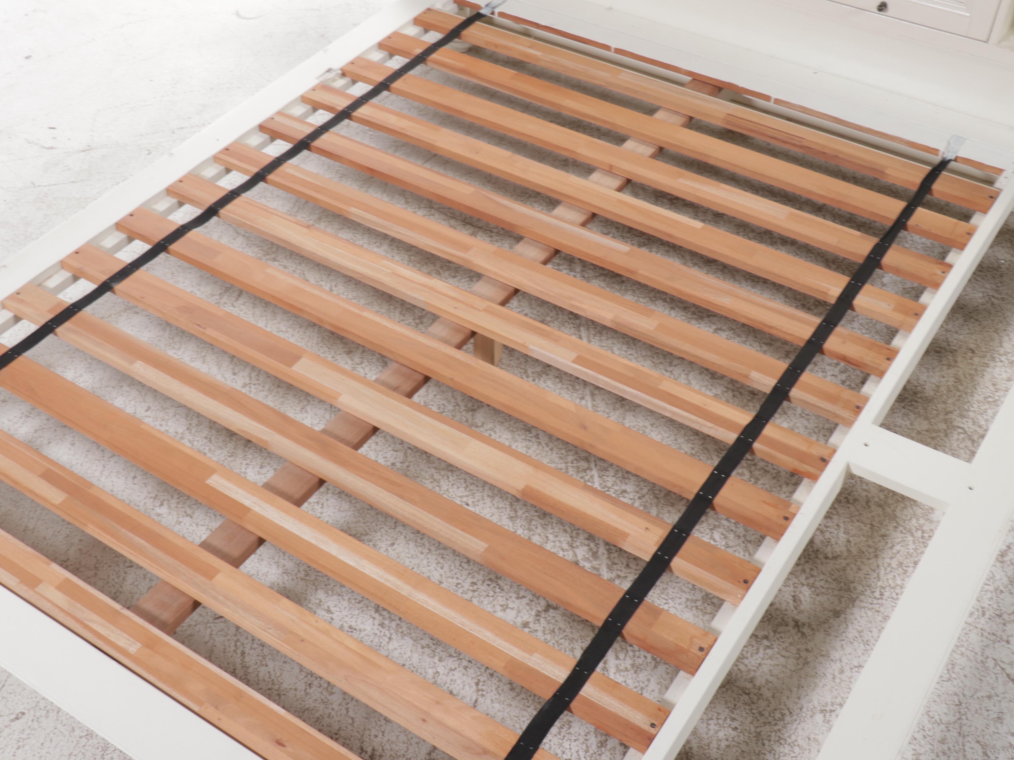 Traditional Style White Painted Wood Queen Size Bed Frame