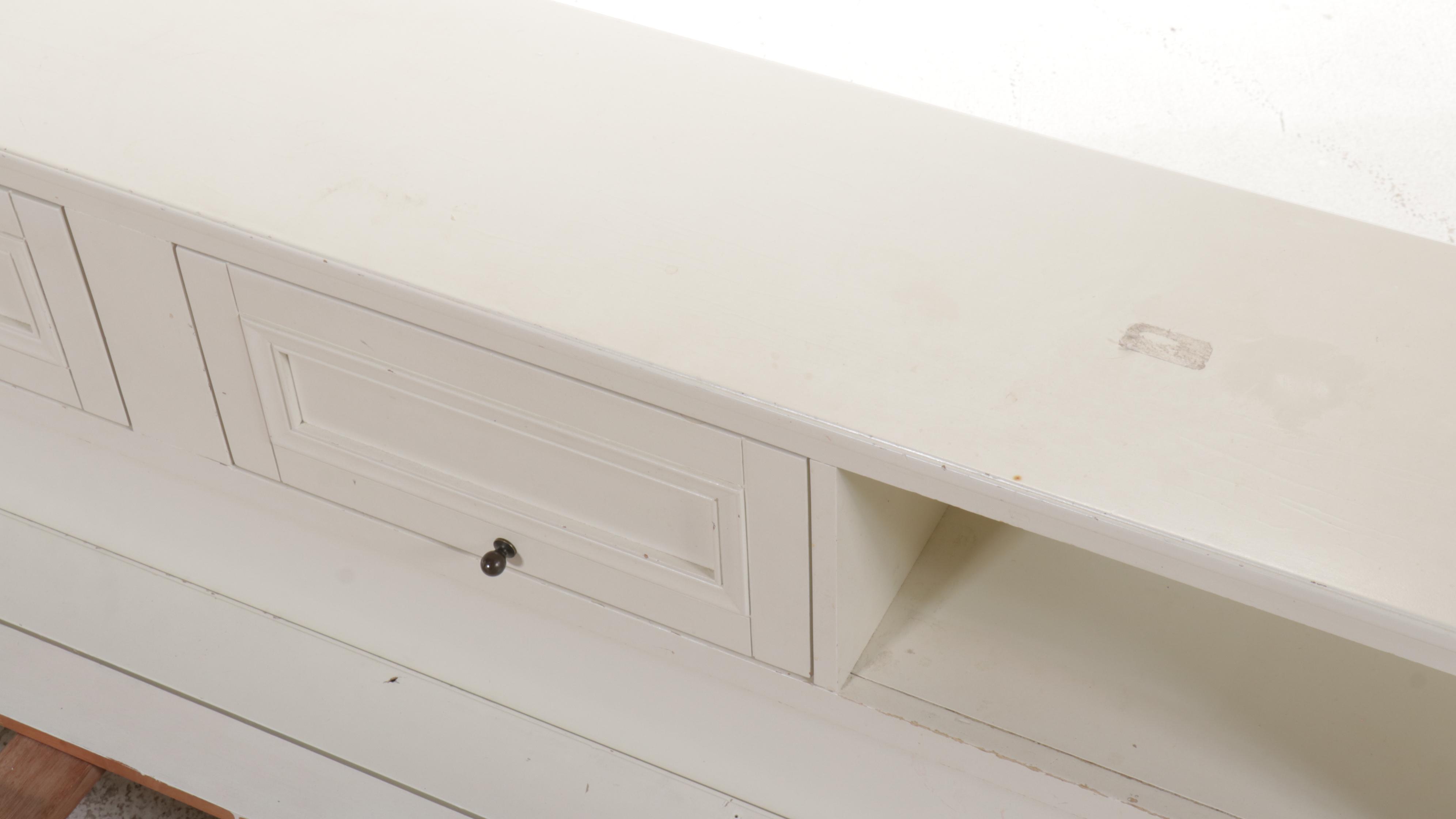 Traditional Style White Painted Wood Queen Size Bed Frame