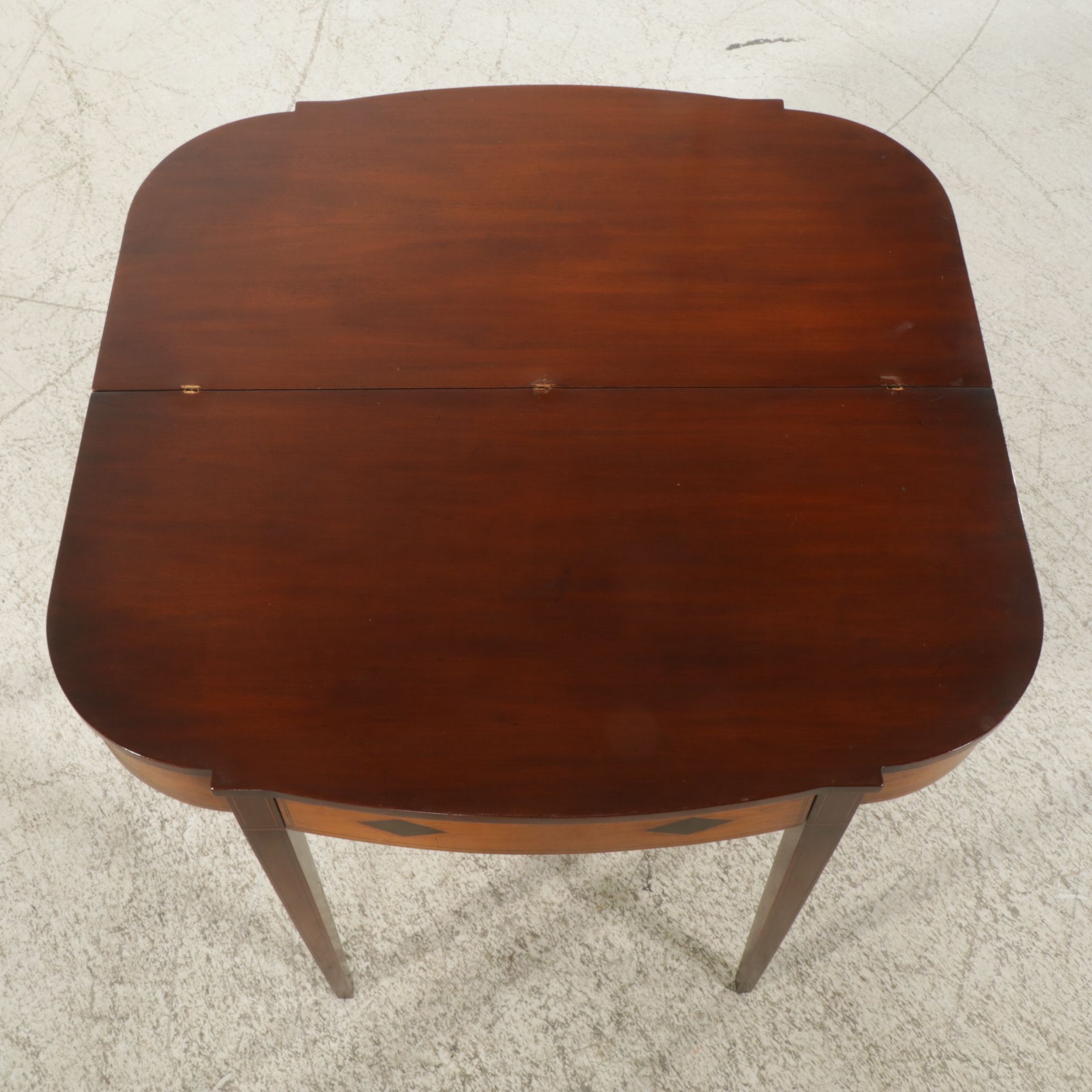 Dauler-Close Furniture Hepplewhite Style Mahogany Flip-Top Games Table