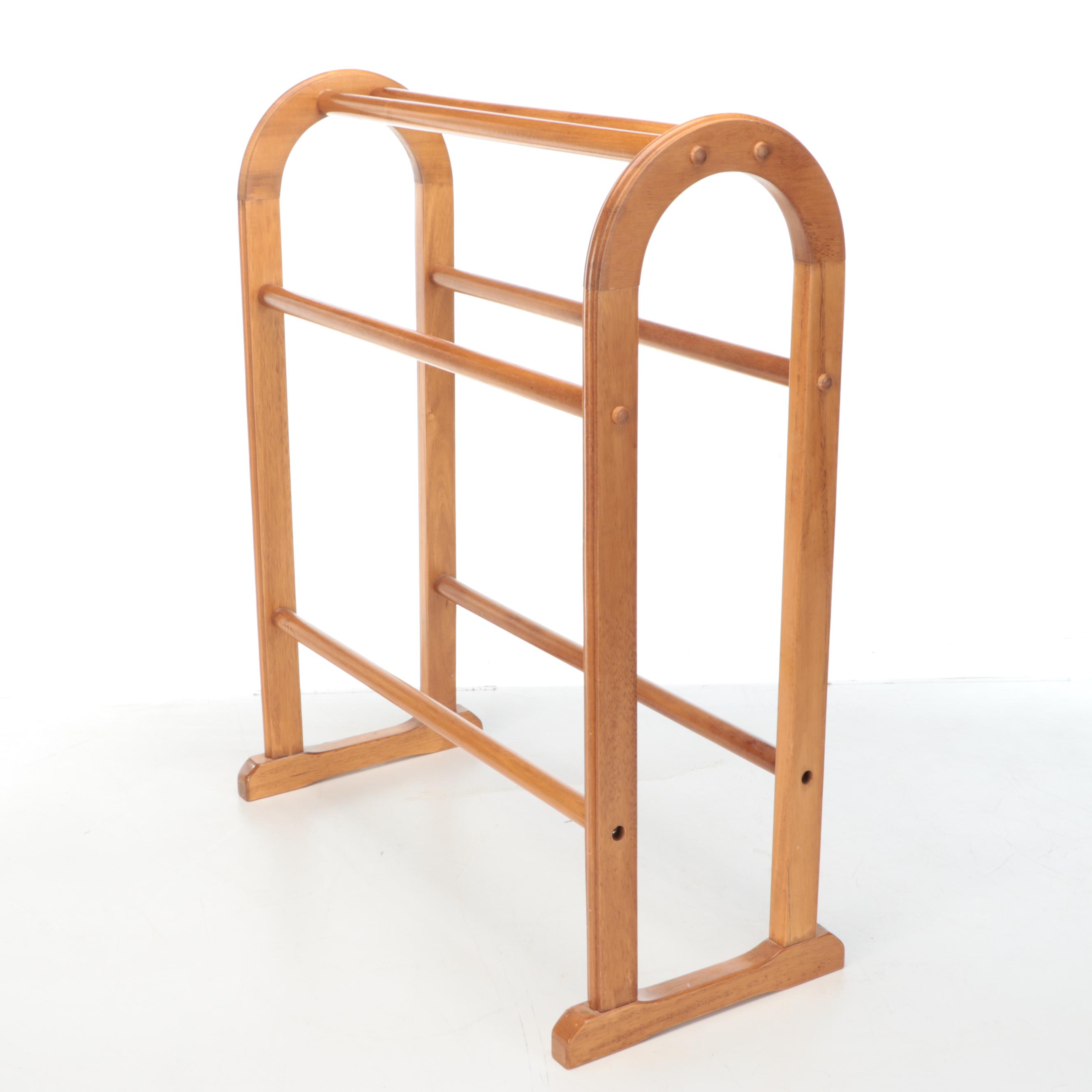 Country Style Hanging Quilt with Quilt Rack