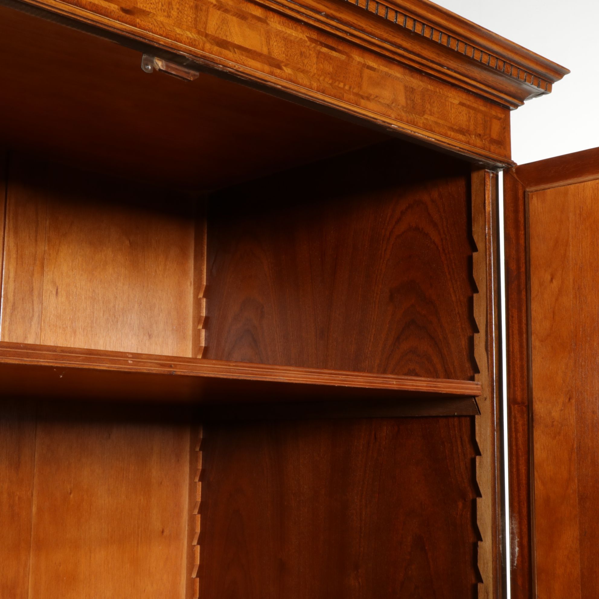Georgian Style Mahogany Linen Press with Burl Veneer, Late 20th Century