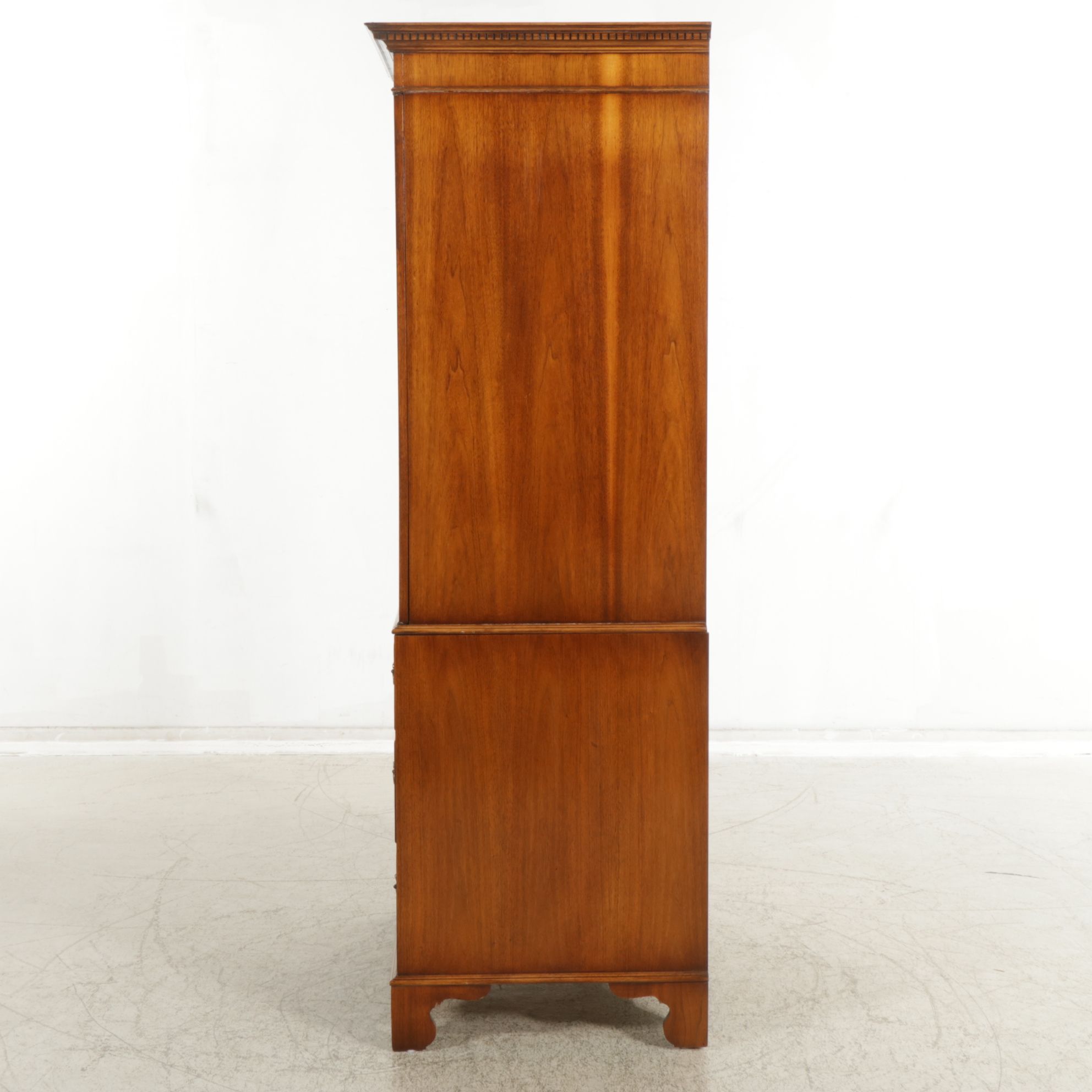 Georgian Style Mahogany Linen Press with Burl Veneer, Late 20th Century