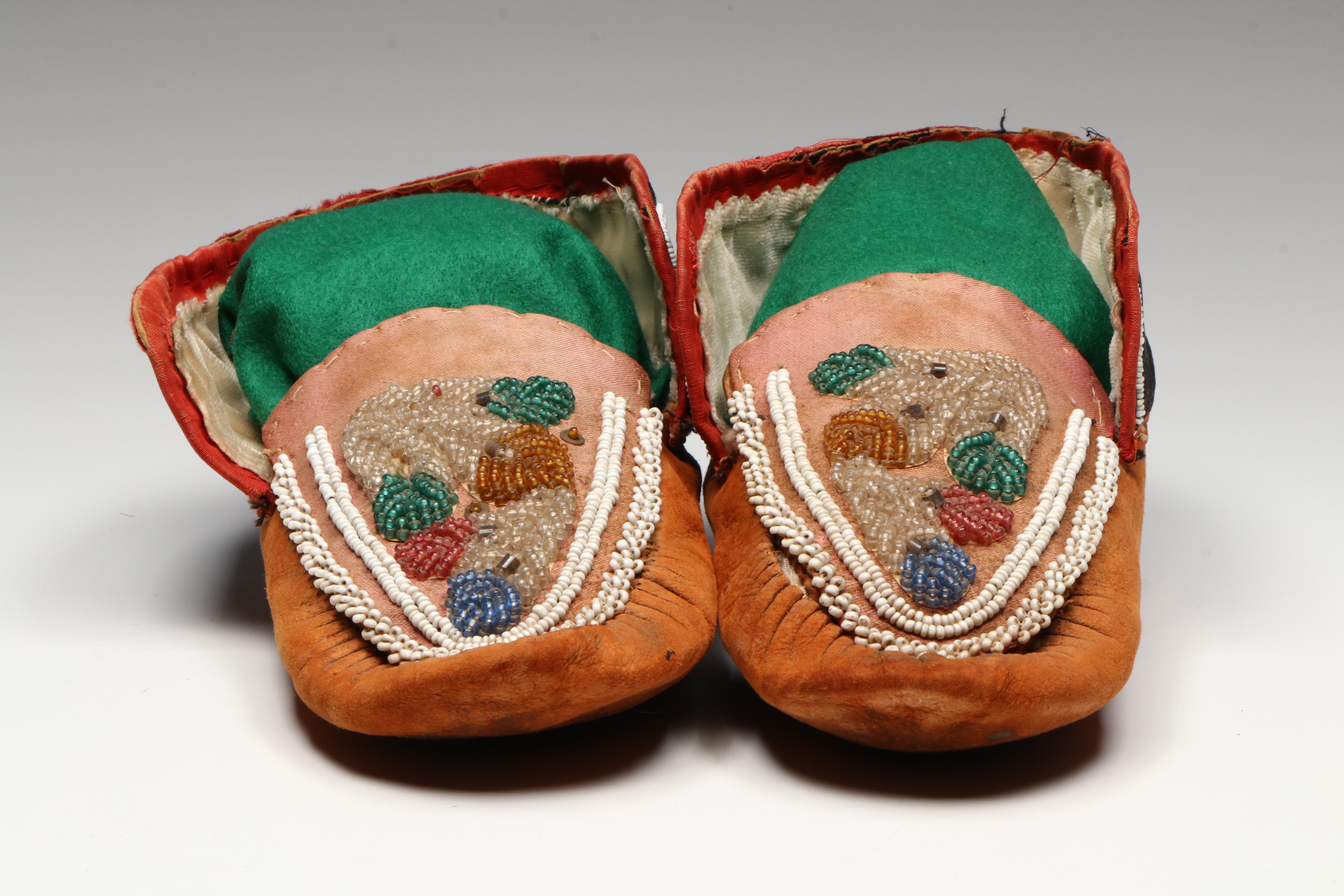 Pair of Haudenosaunee (Iroquois) Hand-Beaded Hide Moccasins
