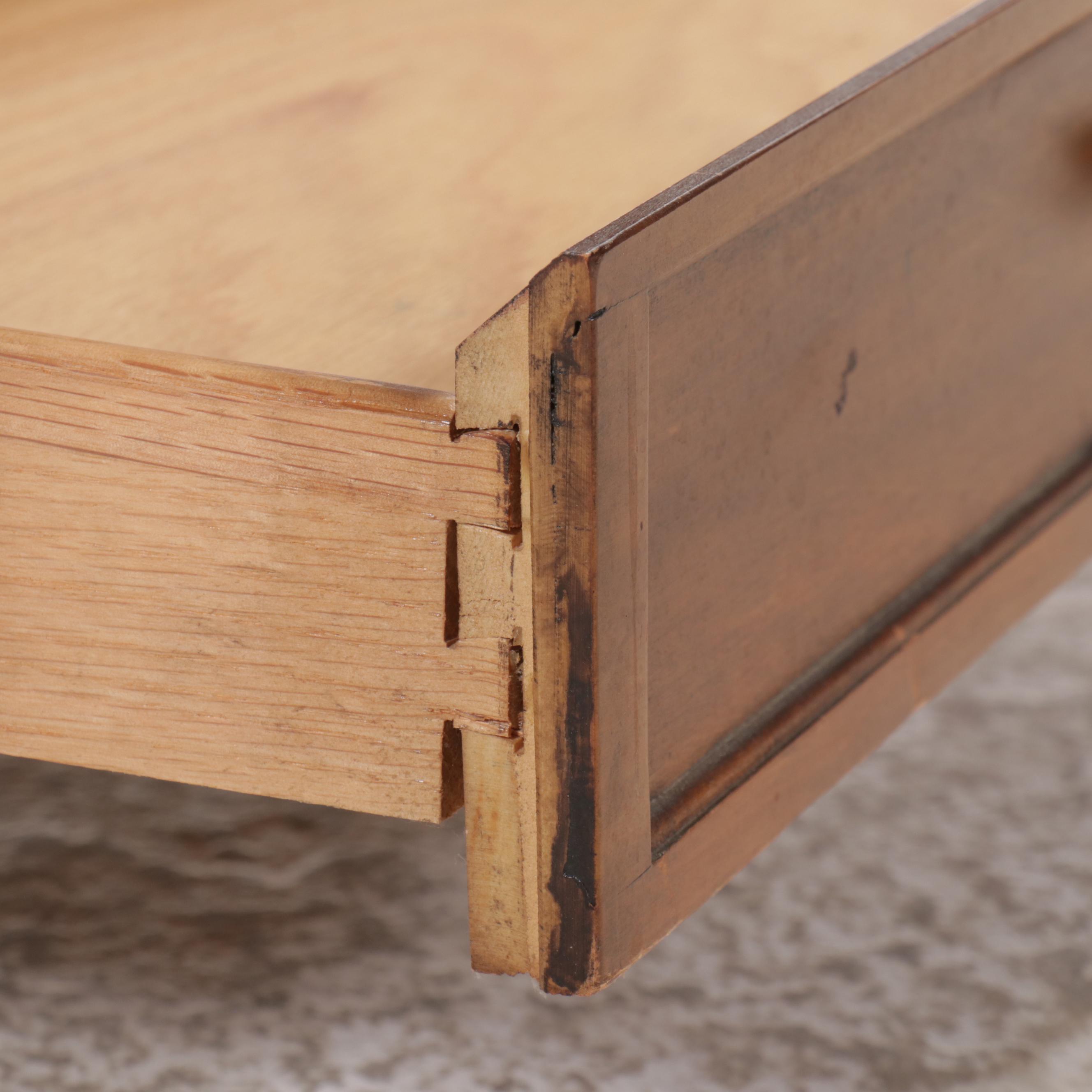 Traditional Style Two-Tiered Mahogany End Table