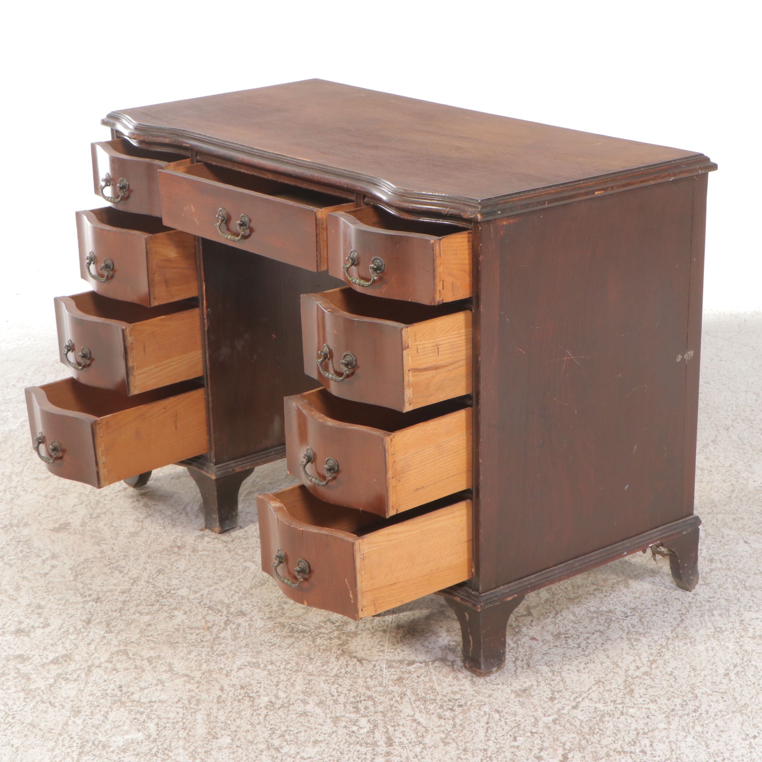 Georgian Style Mahogany Kneehole Desk, Early to Mid-20th Century