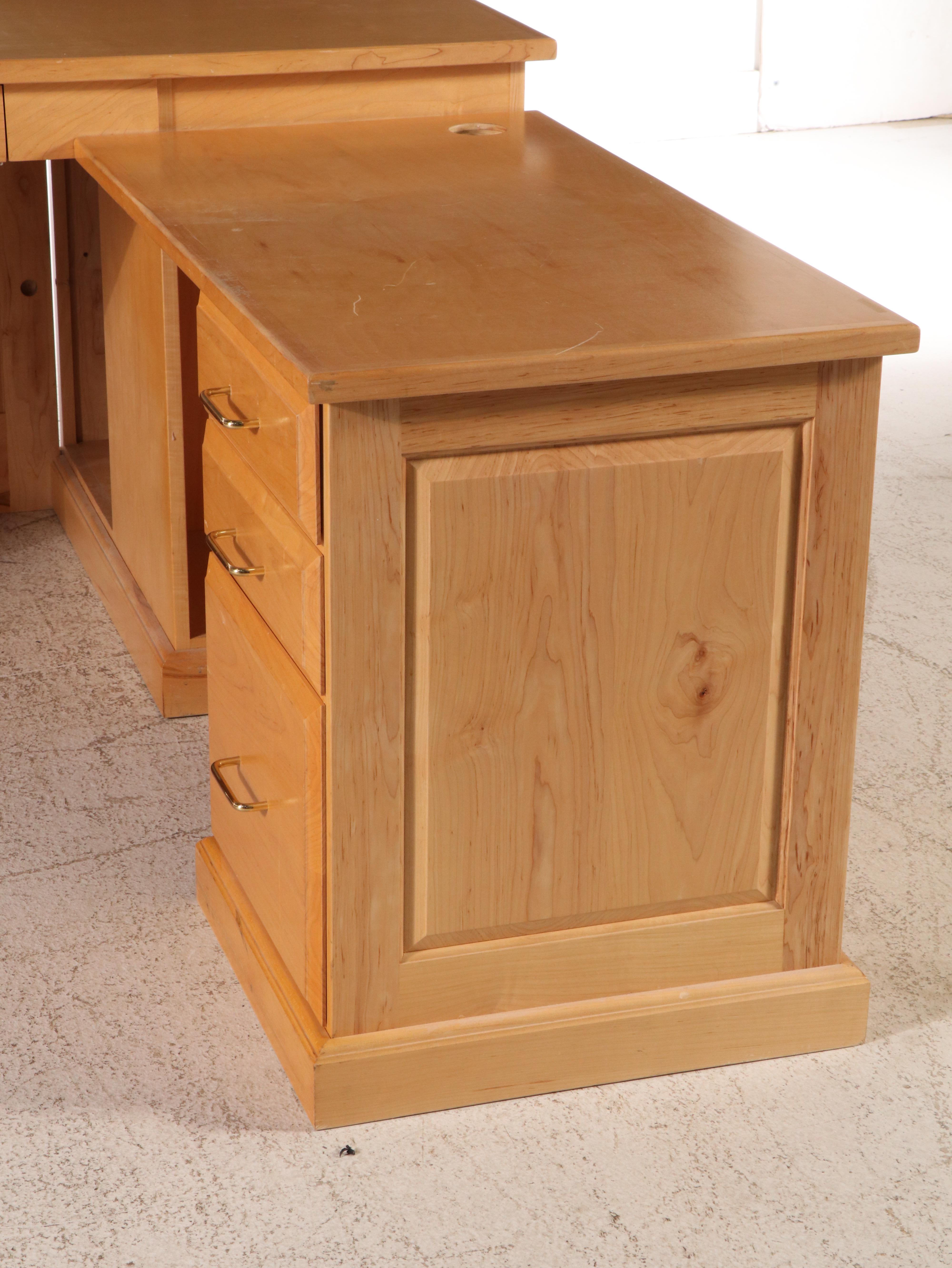 Traditional Style L-Shaped Desk with Faux Leather Office Chair