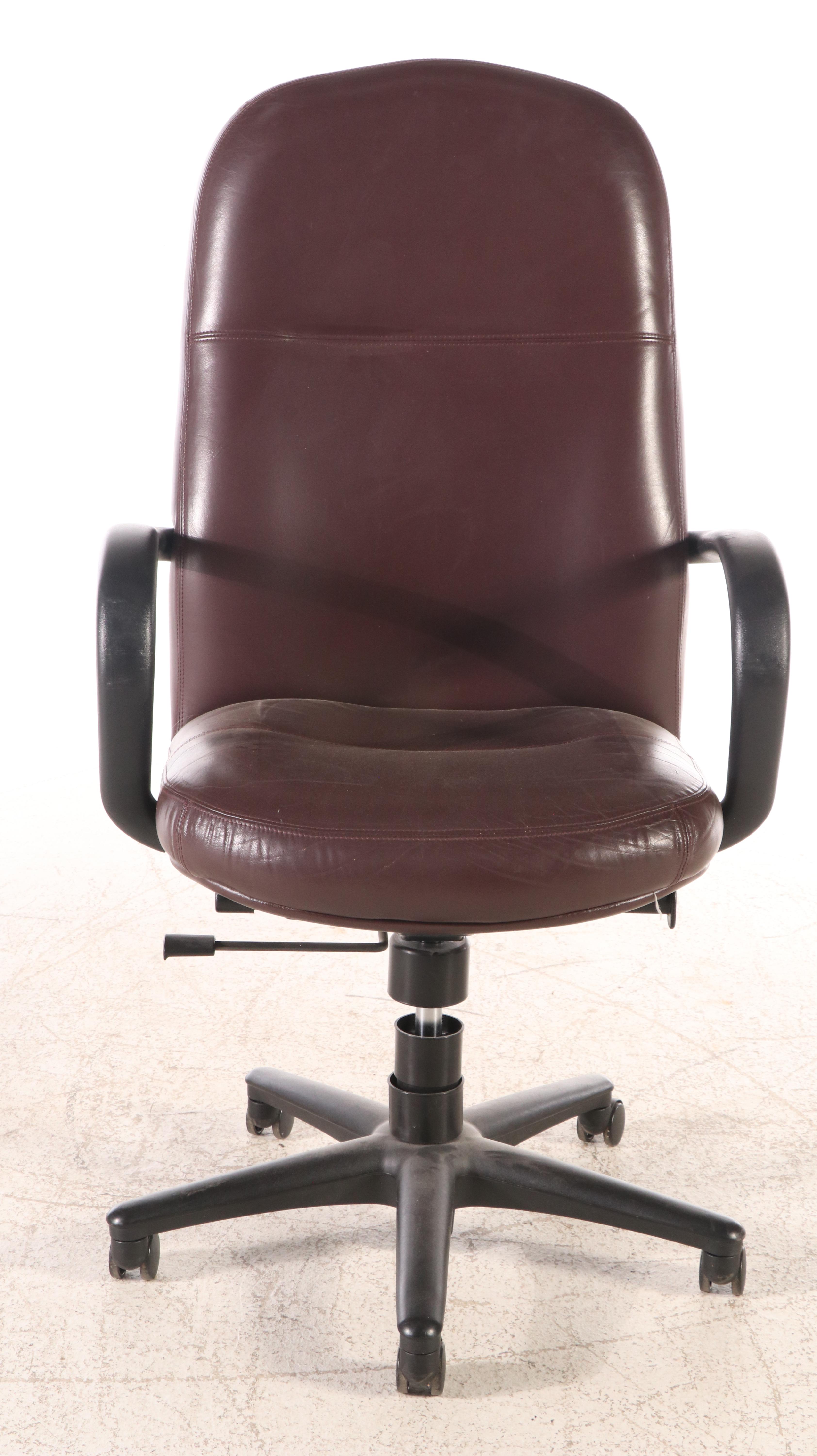 Traditional Style L-Shaped Desk with Faux Leather Office Chair