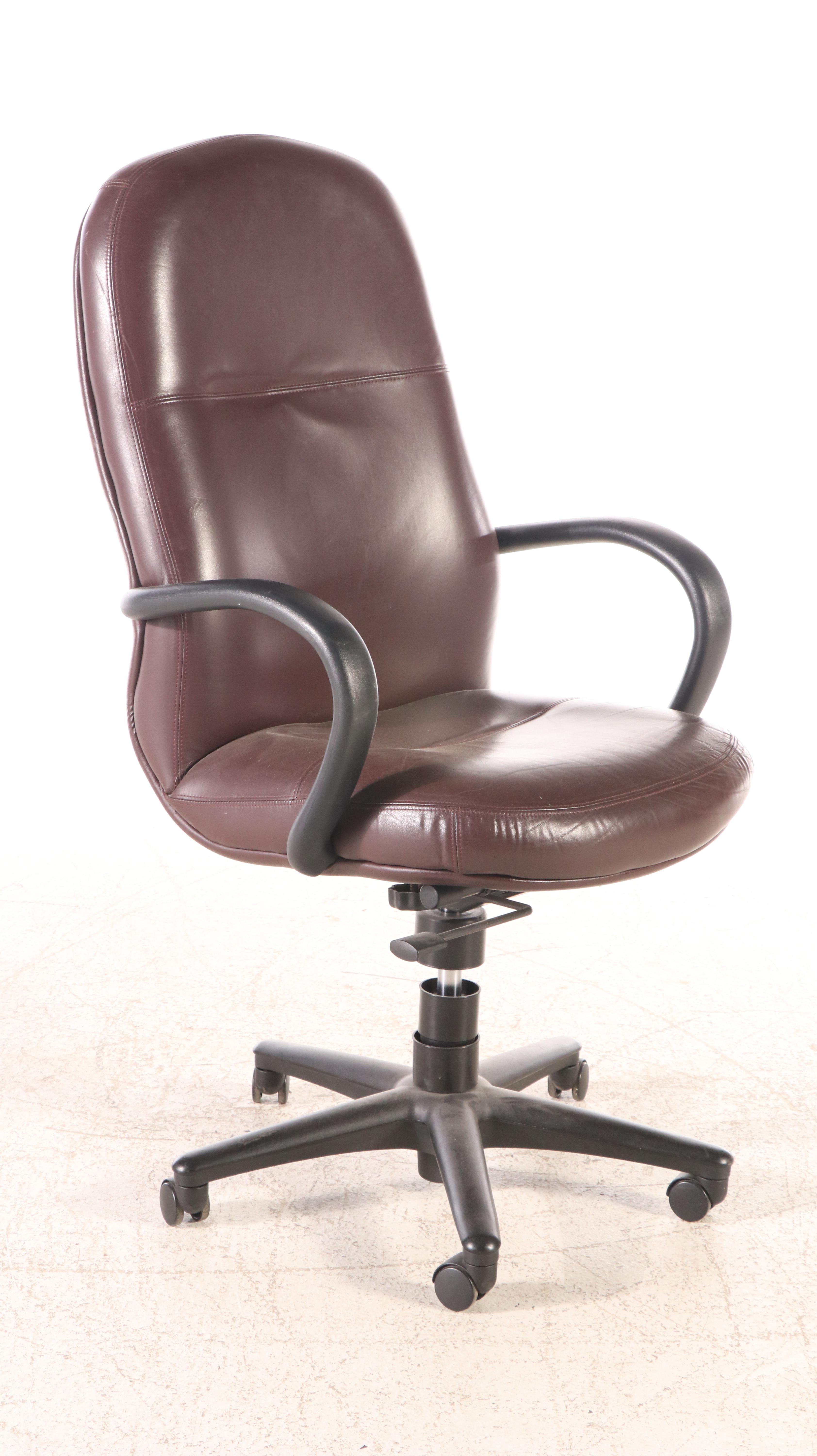 Traditional Style L-Shaped Desk with Faux Leather Office Chair