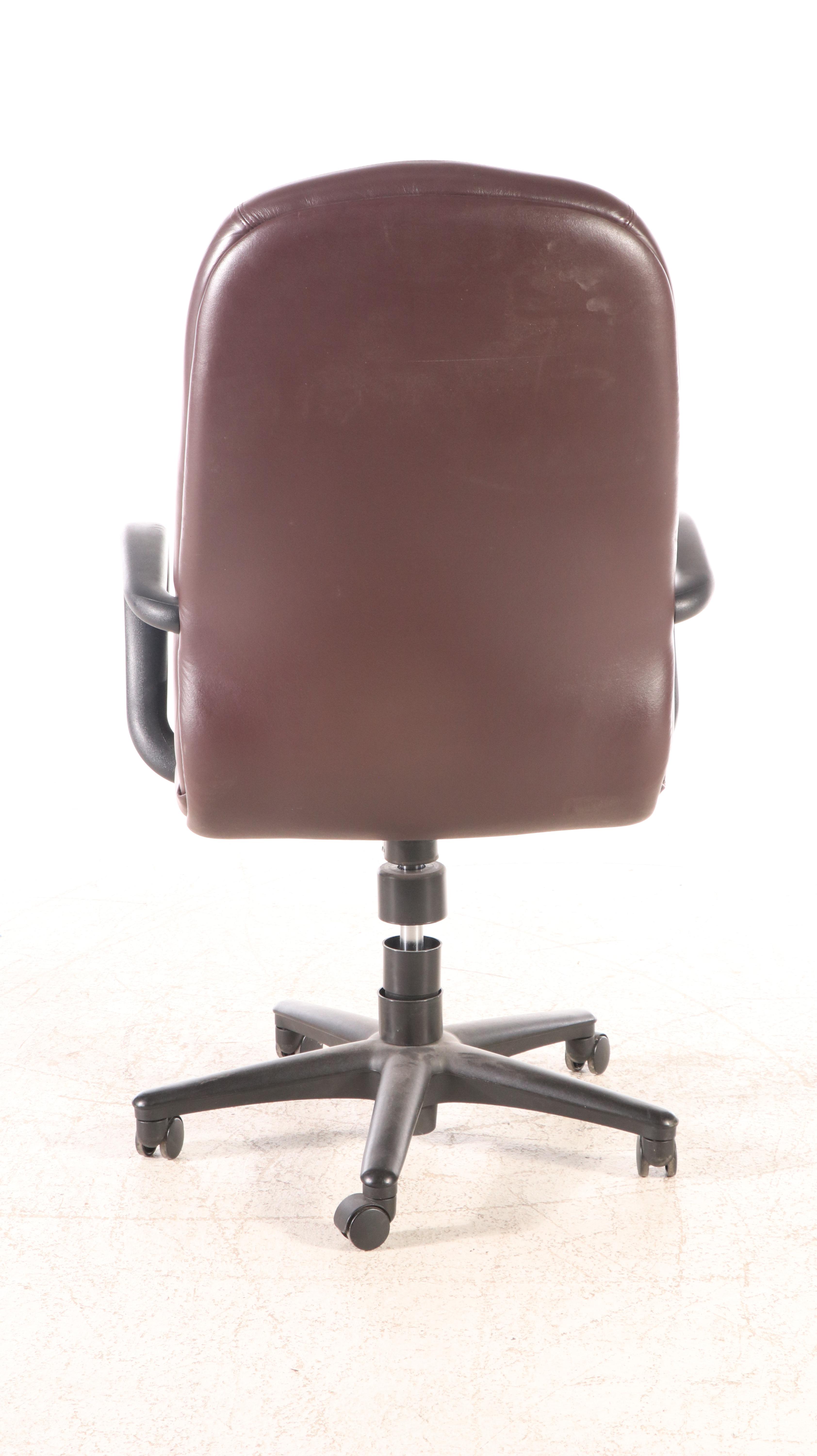 Traditional Style L-Shaped Desk with Faux Leather Office Chair