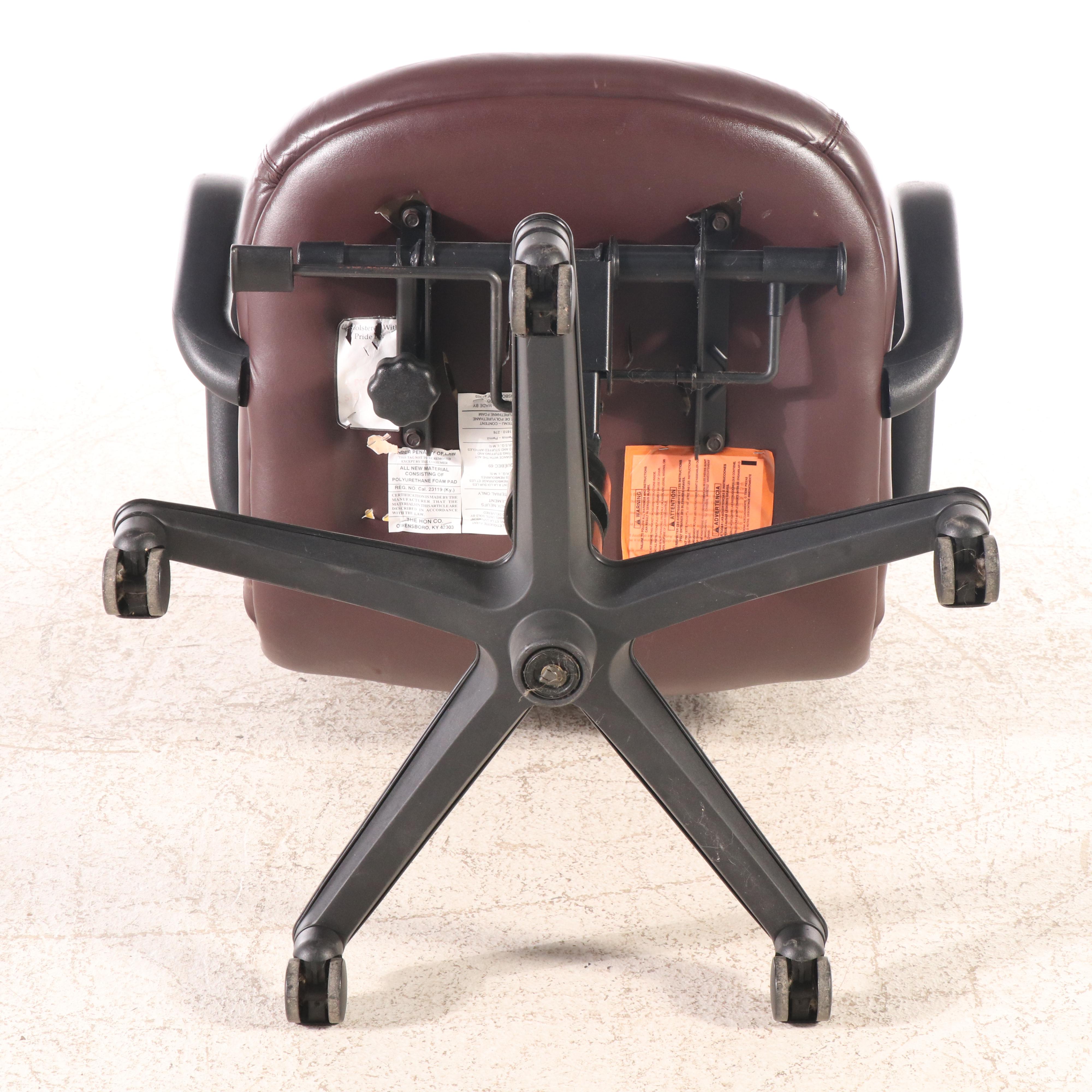 Traditional Style L-Shaped Desk with Faux Leather Office Chair