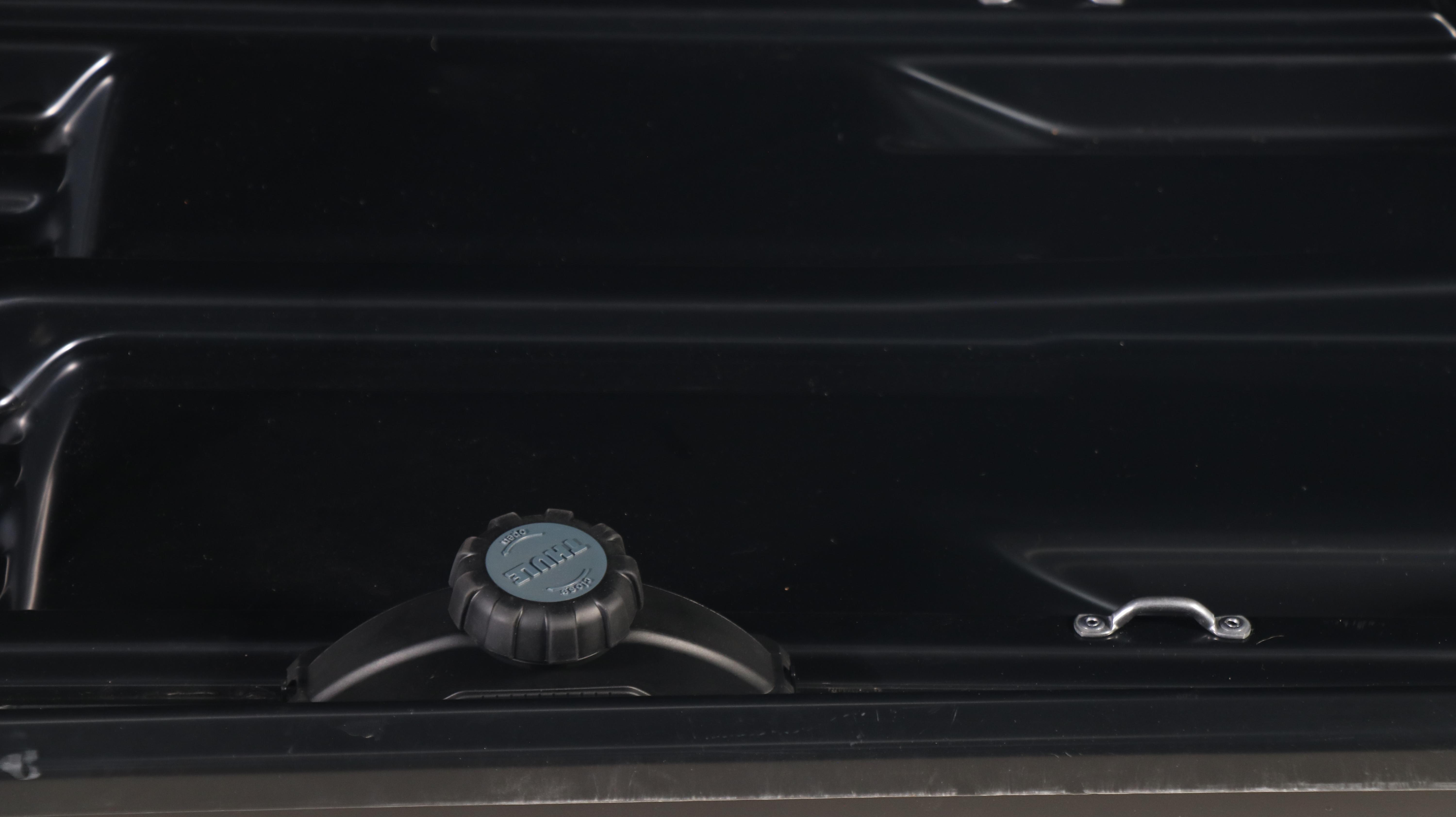 Thule Motion Glossy Black Roof Cargo Box