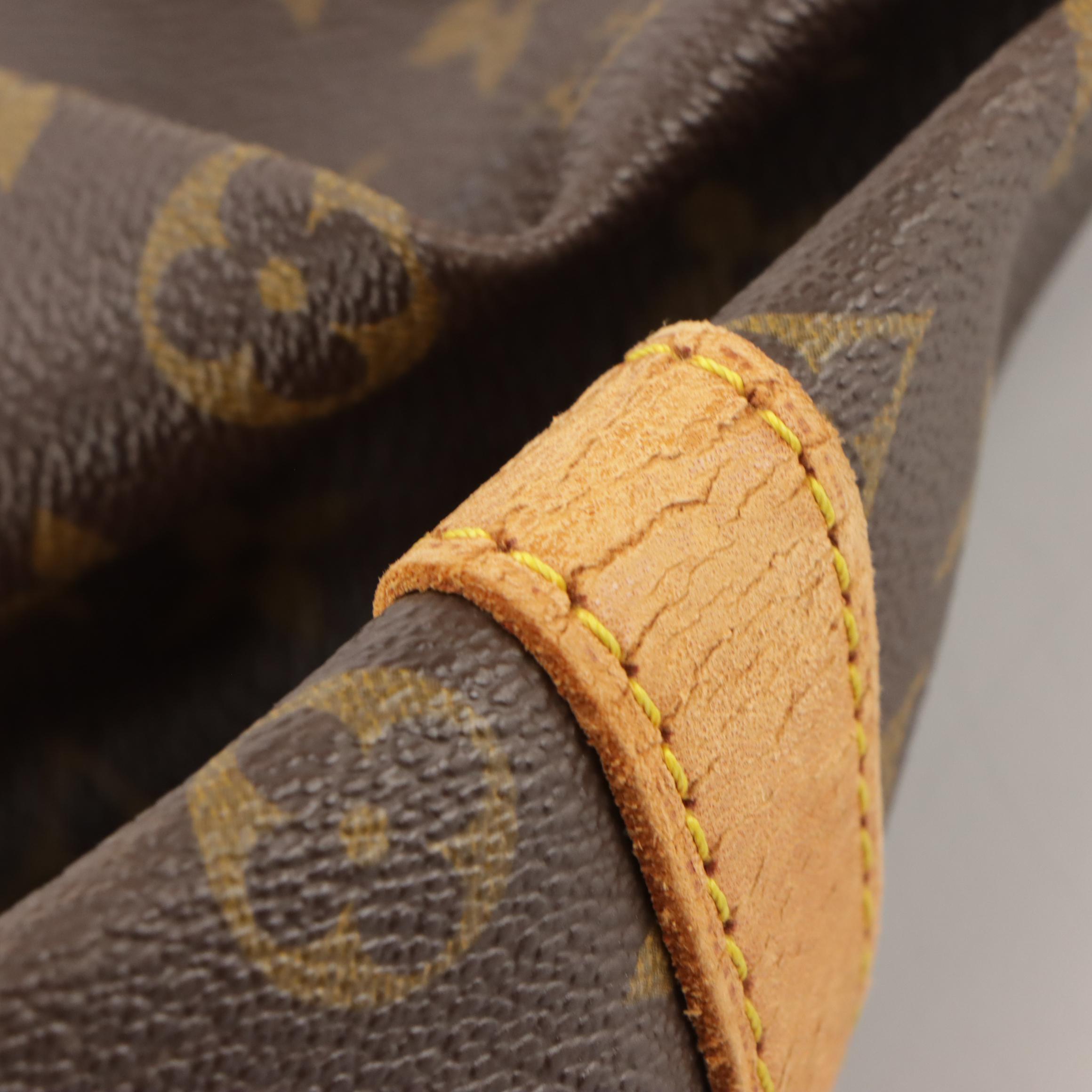 Louis Vuitton Keepall 55 Bandoulière in Monogram Canvas and Vachetta Leather