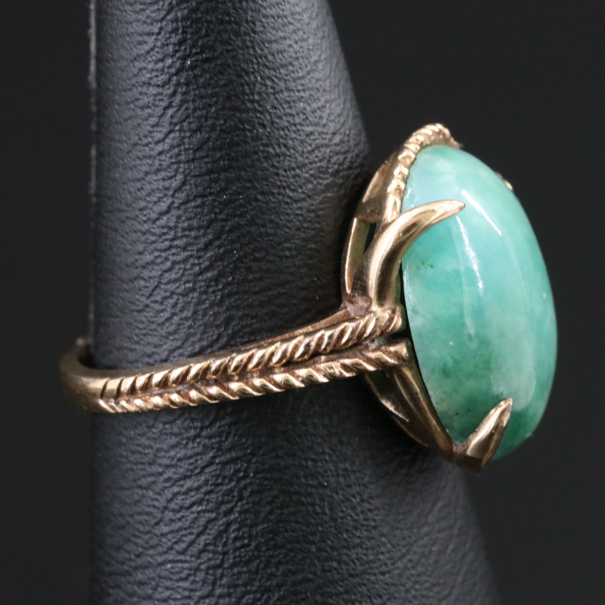 Vintage 10K Jadeite Floral Ring