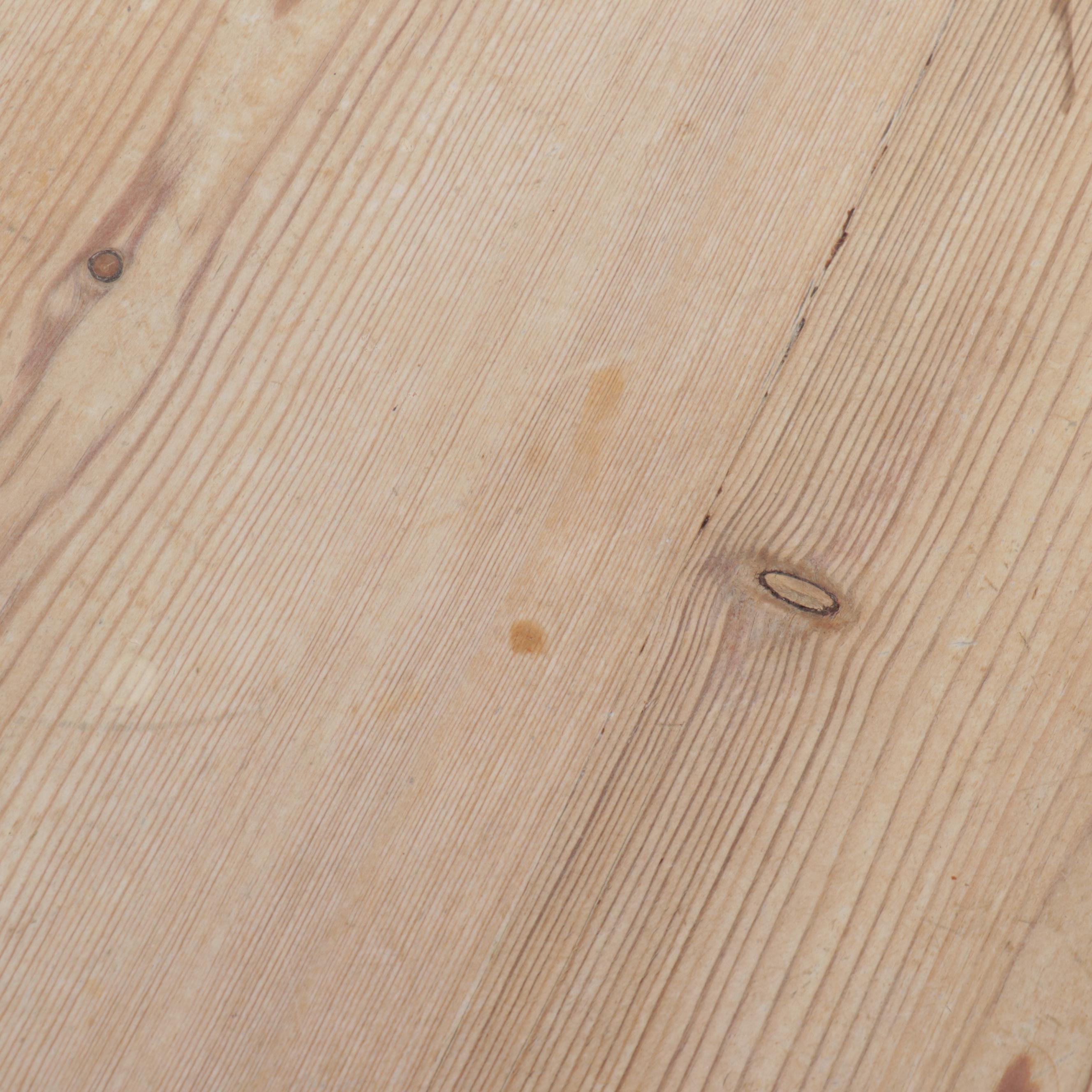 Country Style Pine Pedestal Dinging Table with Four Windsor Side Chairs