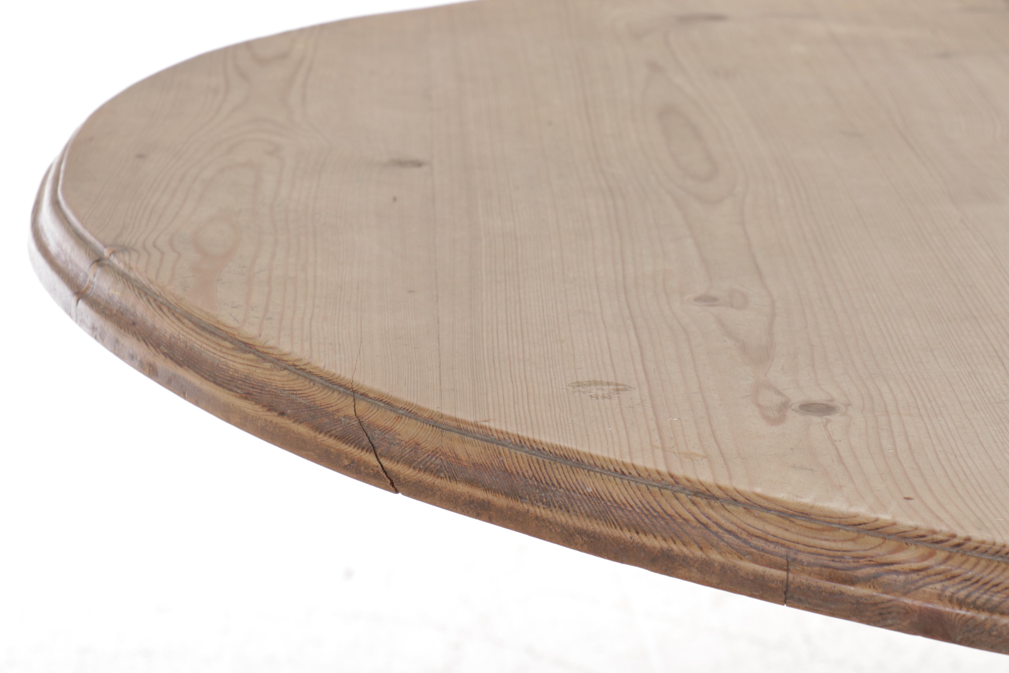 Country Style Pine Pedestal Dinging Table with Four Windsor Side Chairs